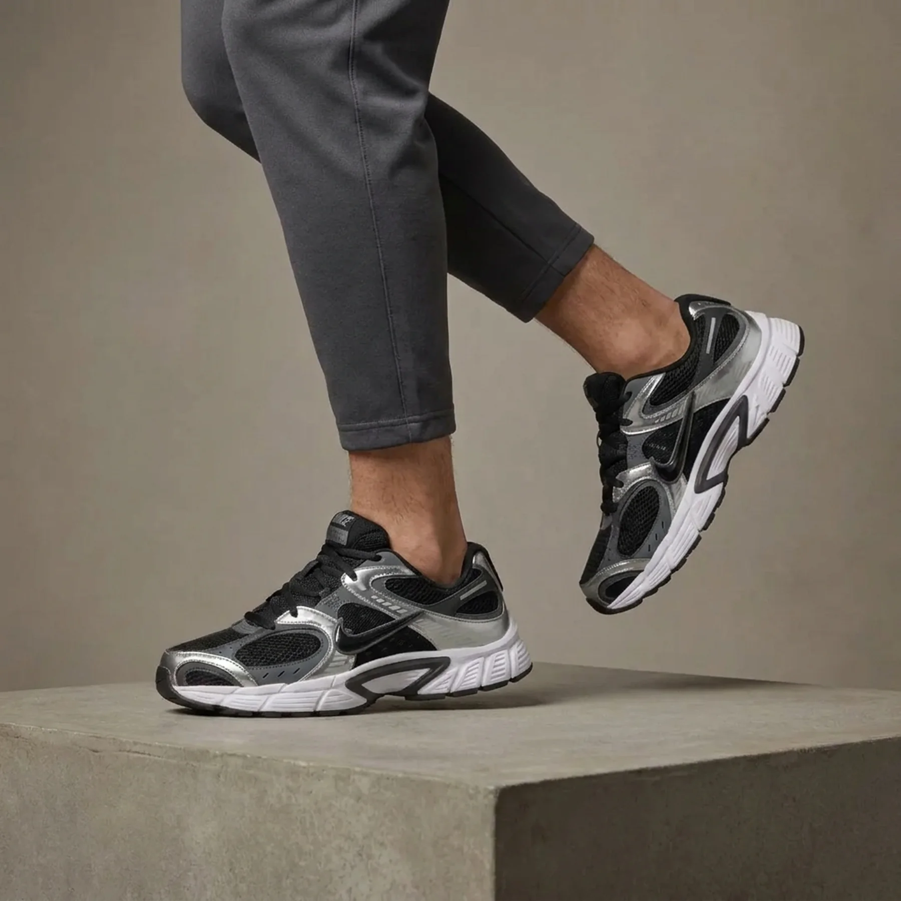 Кросівки Nike V5 RNR Black Anthracite Smoke Grey