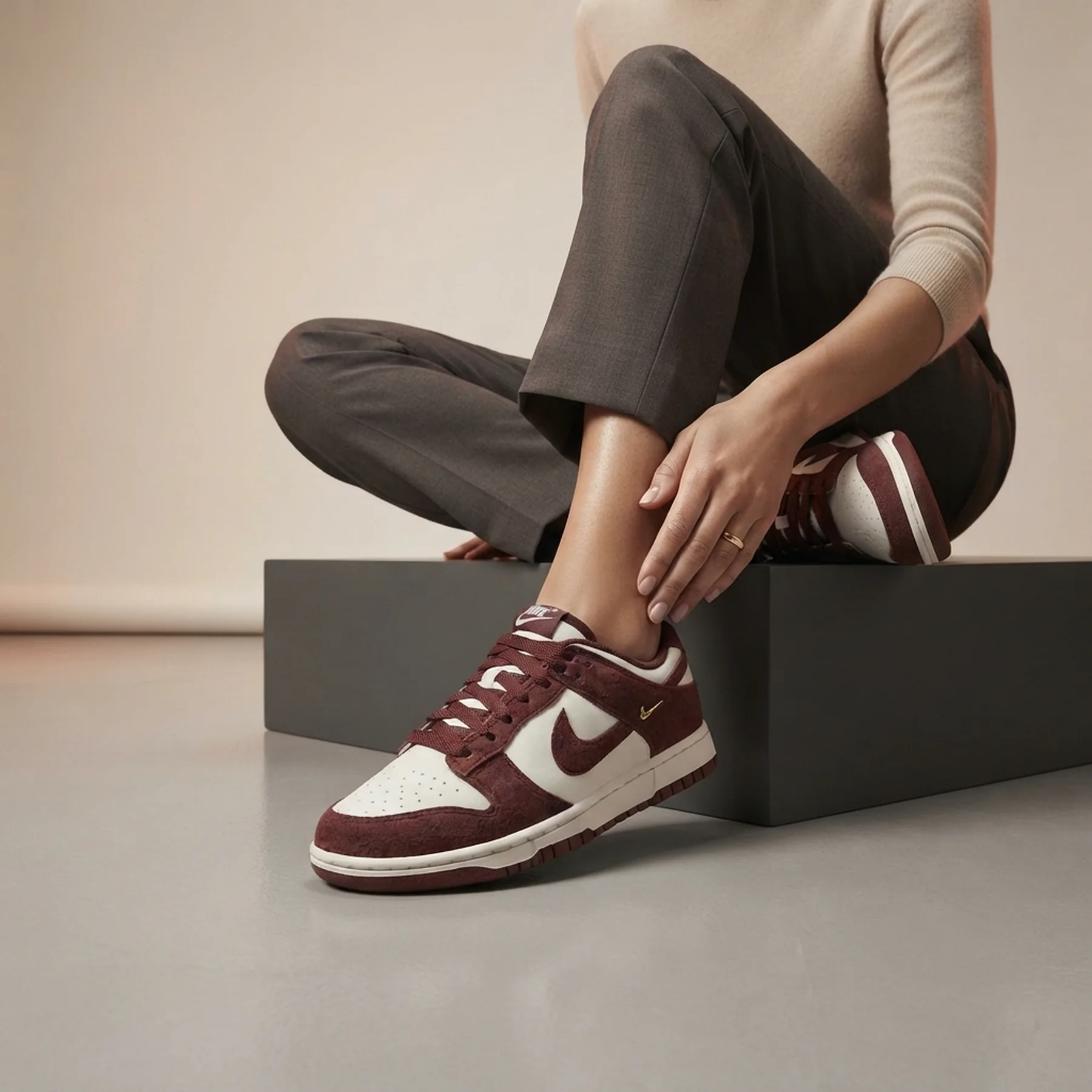 Кросівки Nike Wmns Dunk Low 'Rose Whisper Mini Swoosh'