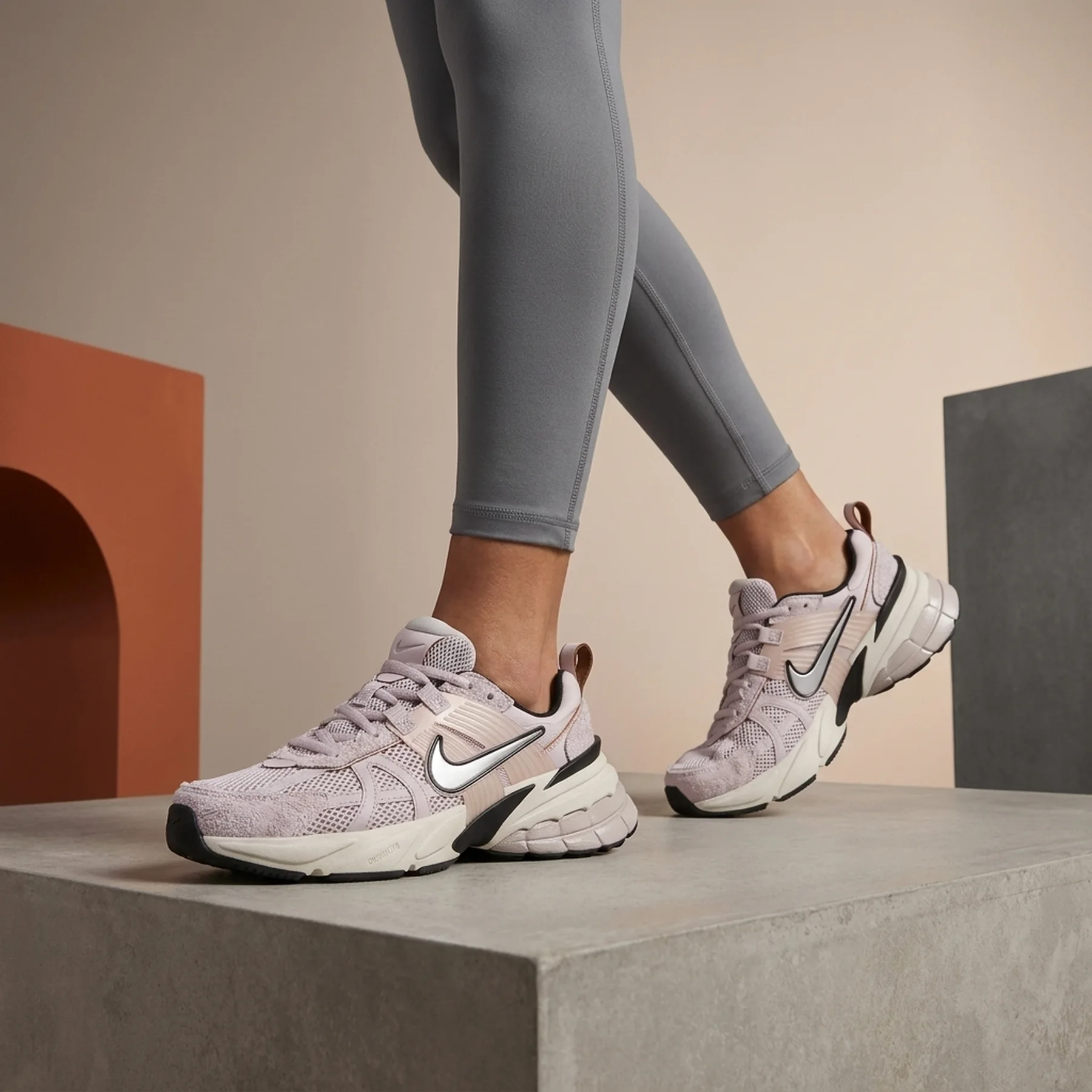 Кросівки Nike Wmns V2K Run 'Platinum Violet'