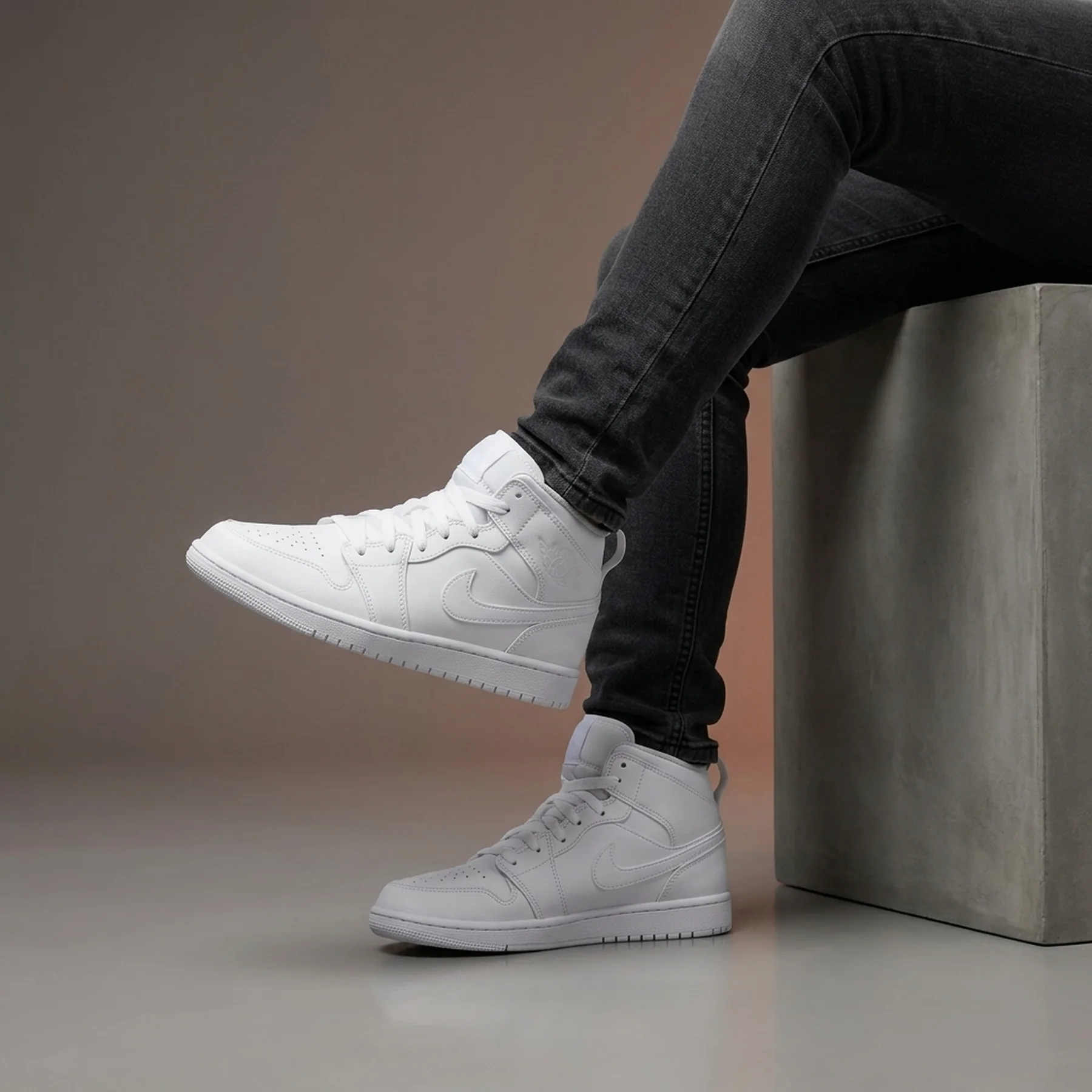 Кросівки підліткові Air Jordan 1 Low (640734-136)