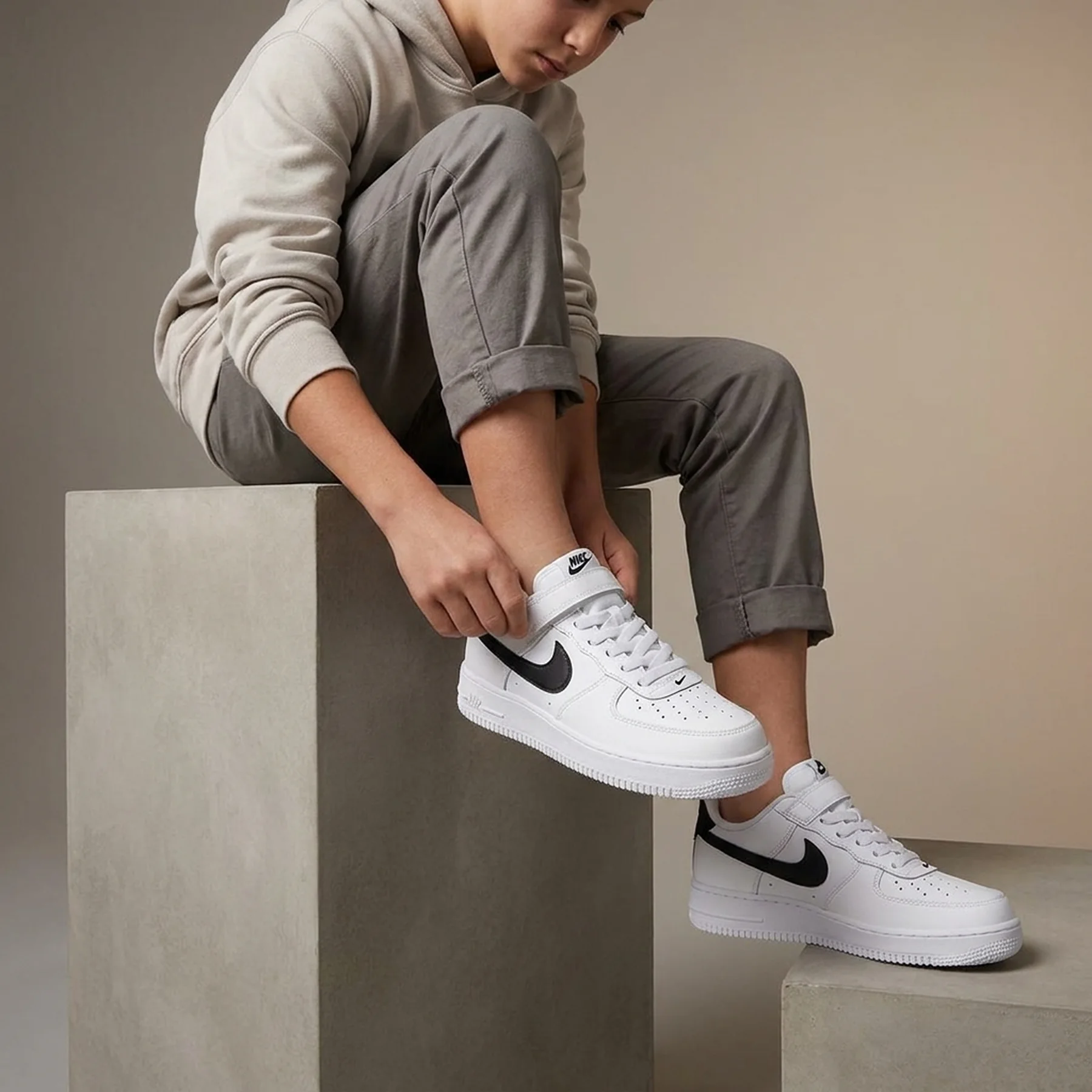 Кросівки підліткові Nike Air Force 1 Low Easyon (FN0237-101)