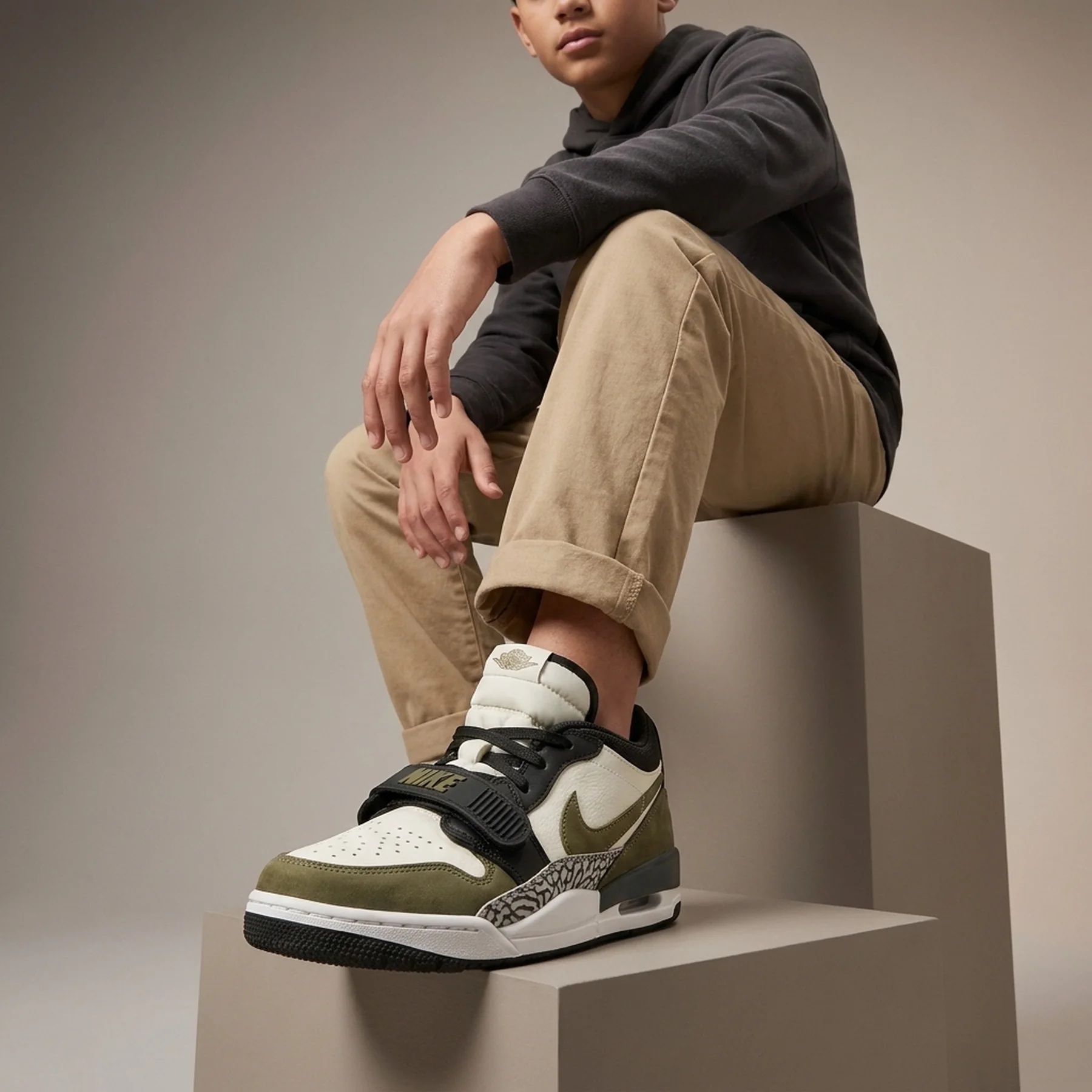 Кросівки підліткові Nike Air Jordan Legacy 312 Low Gs Medium (CD9054-120)