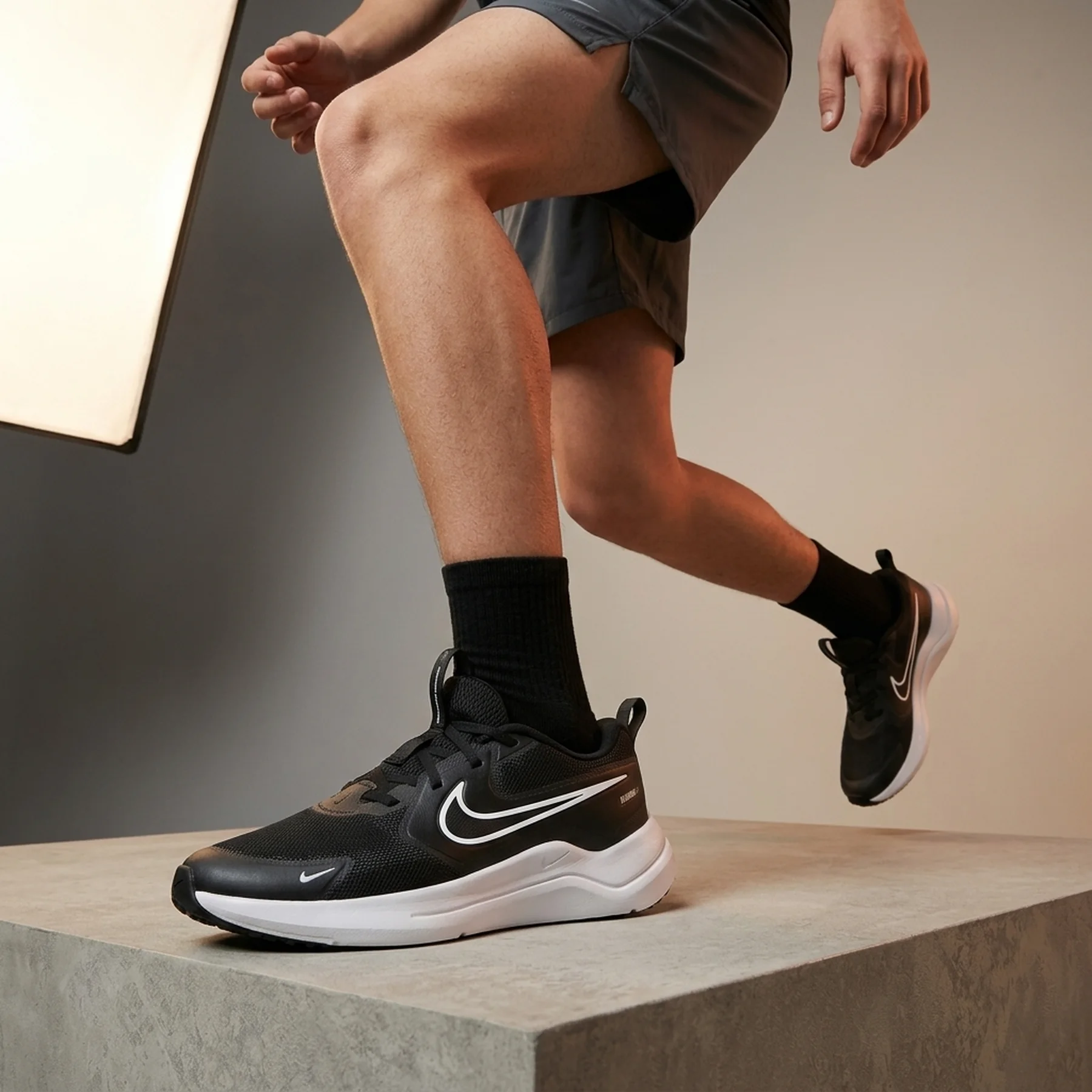 Кросівки підліткові Nike Cosmic Runner (HM4402-003)