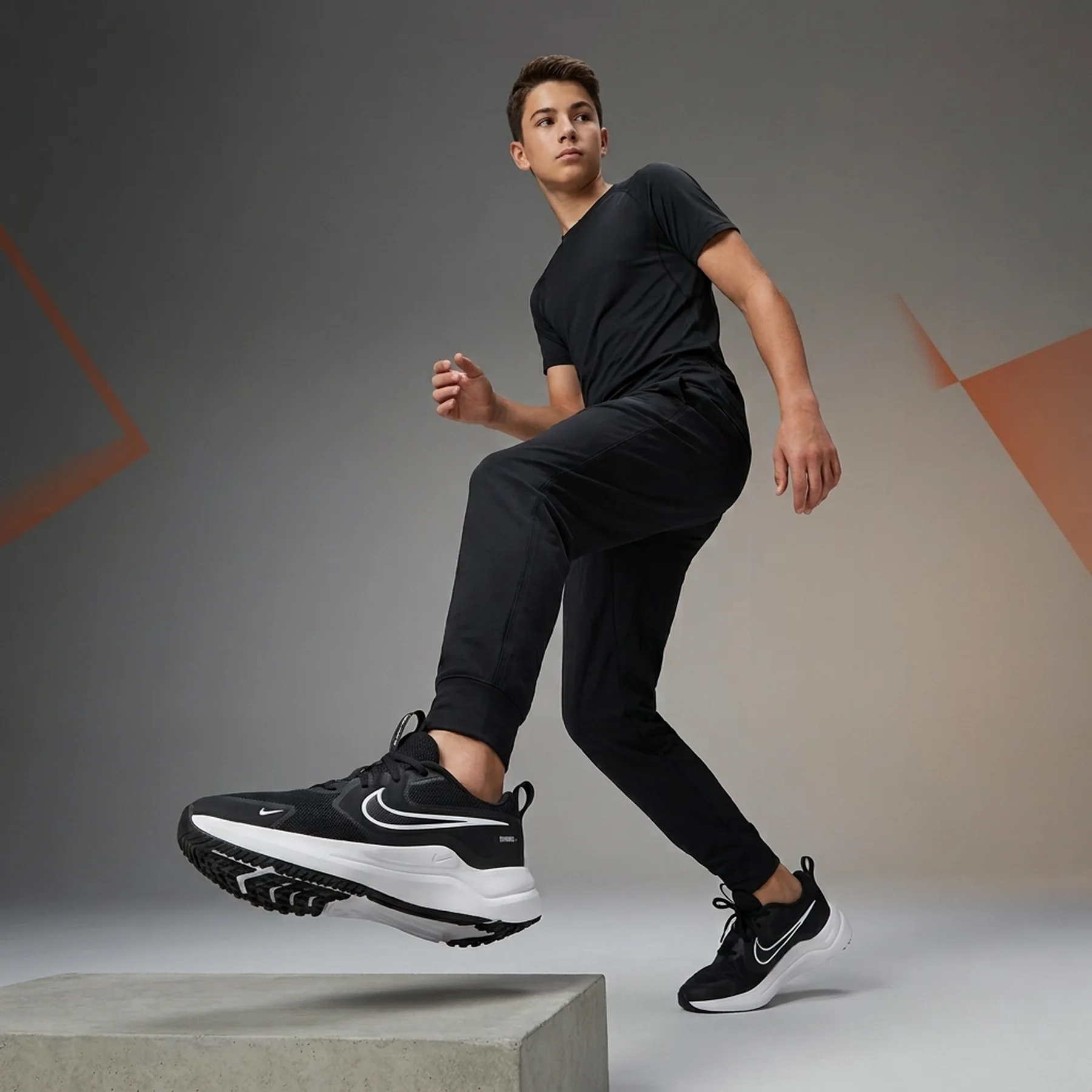 Кросівки підліткові Nike Cosmic Runner (HM4402-003)