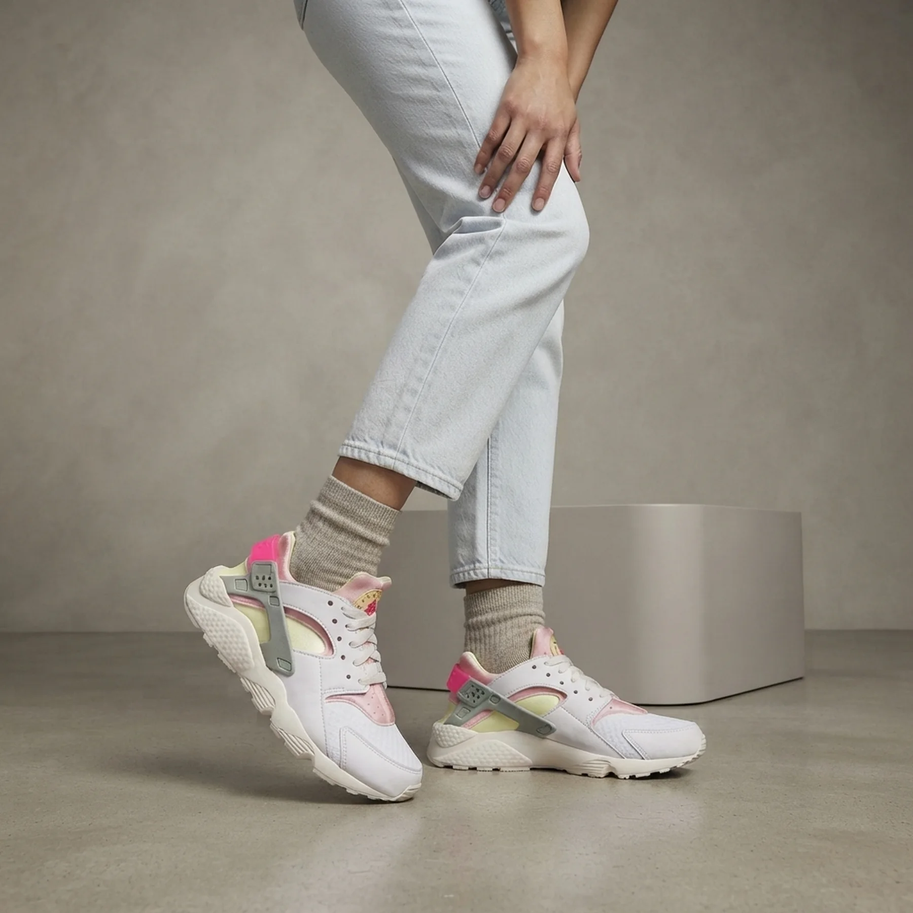 Кросівки жіночі Nike Huarache Run (DR0163-100)