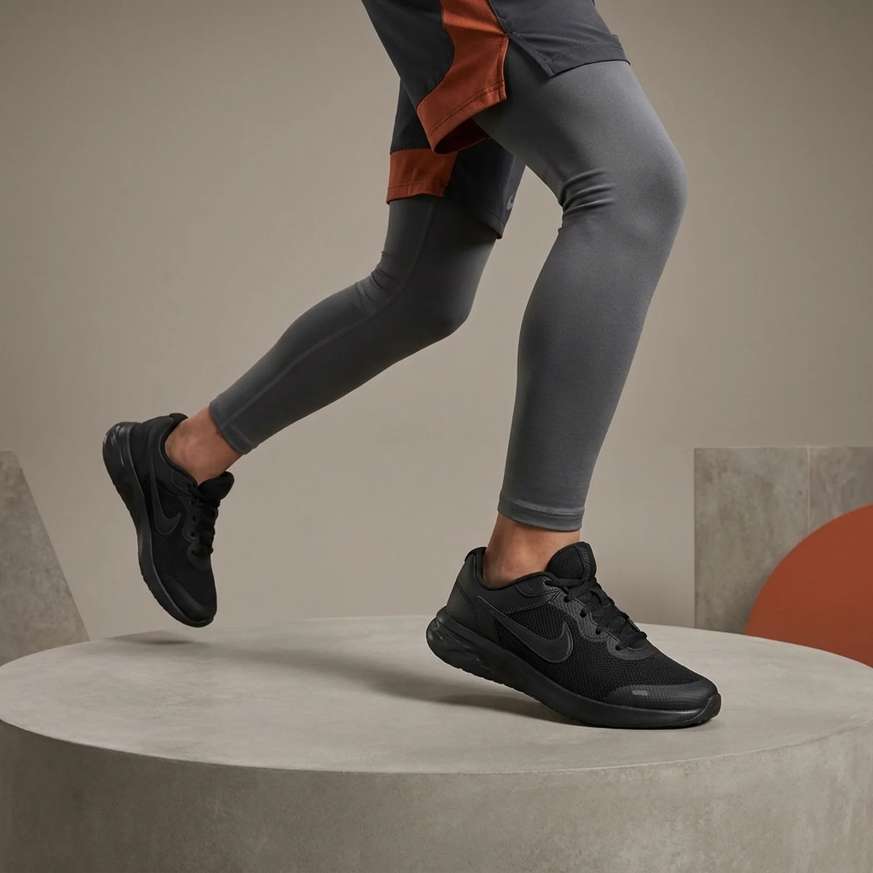 Кросівки підліткові Nike Revolution 7 Big Kids' Shoes (FB7689-001)