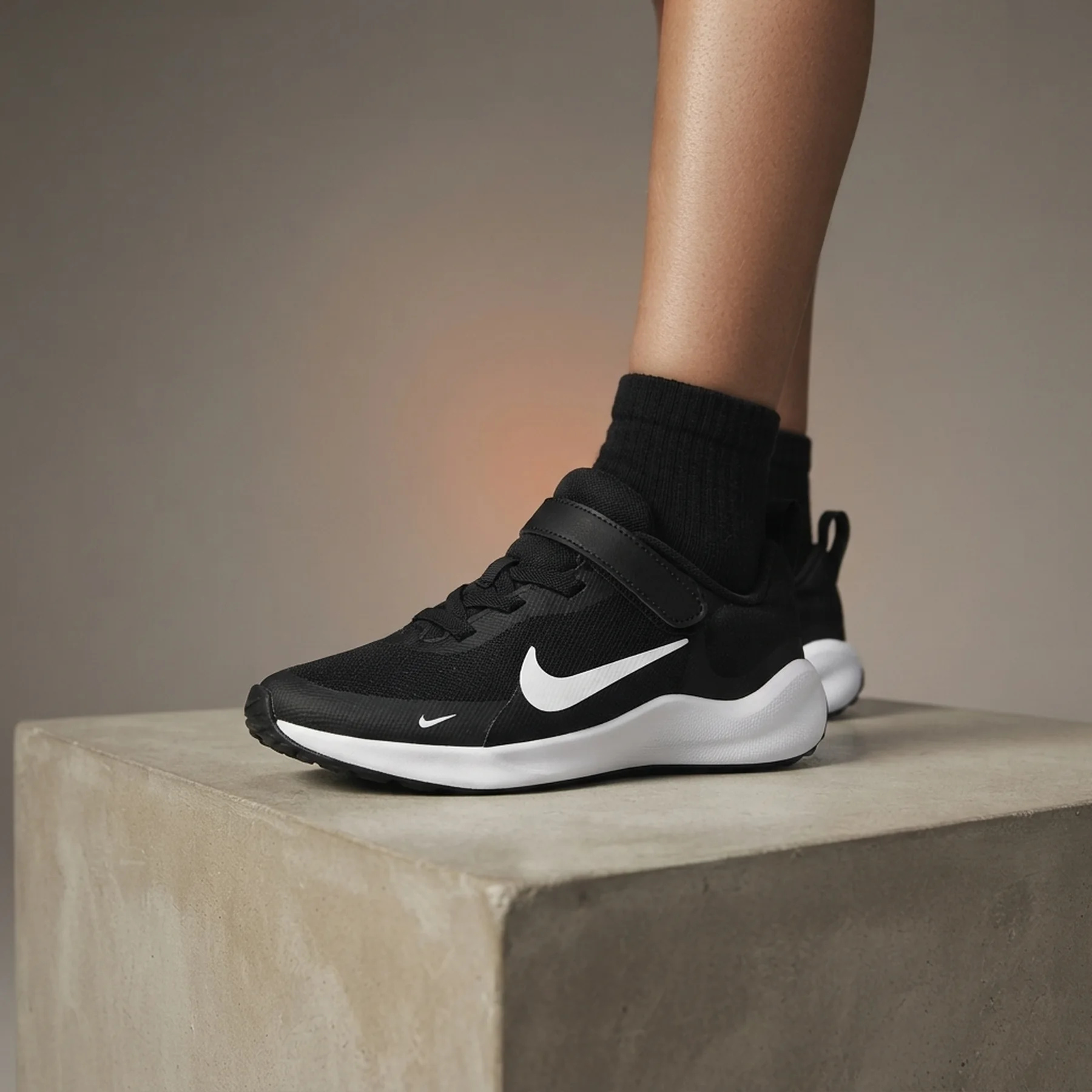 Кросівки підліткові Nike Revolution 7 (FB7690-003)