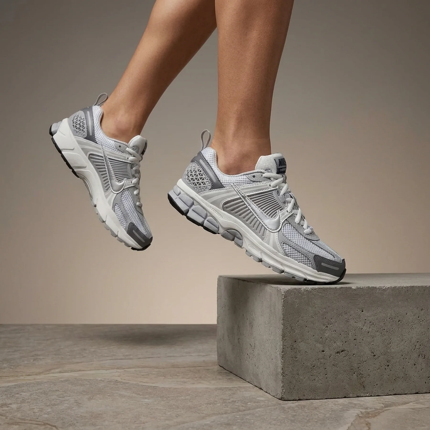 Кросівки підліткові Nike Zoom Vomero 5 (HF6998-002)