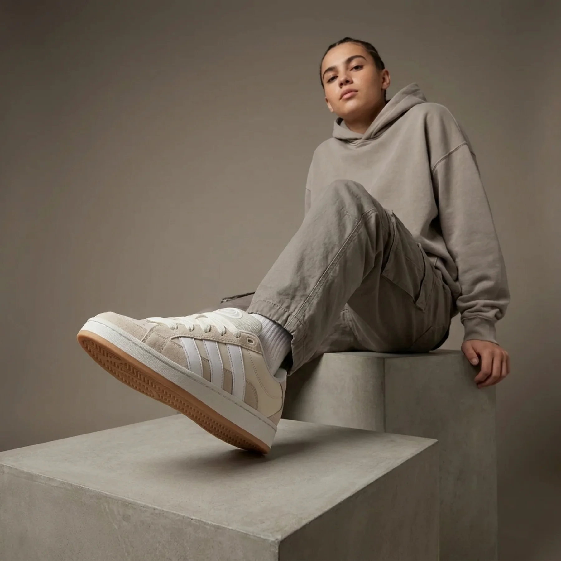 Кросівки підліткові UNI CAMPUS 00s BETA JI3159 Adidas 3,5 (36) Бежевий