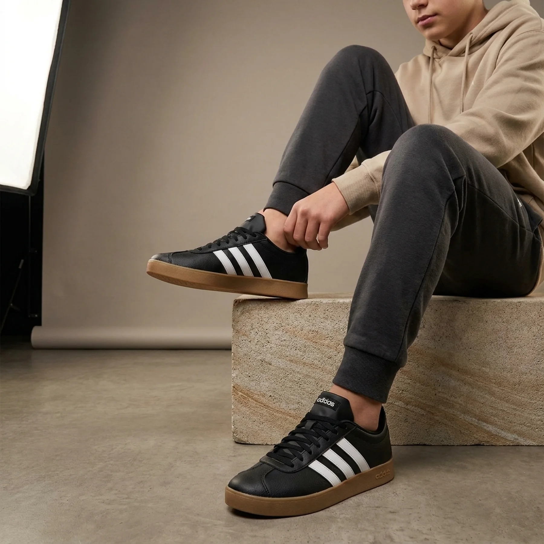 Кросівки підліткові VL COURT 3.0 K IE3630 Adidas 3 (35,5) Чорний