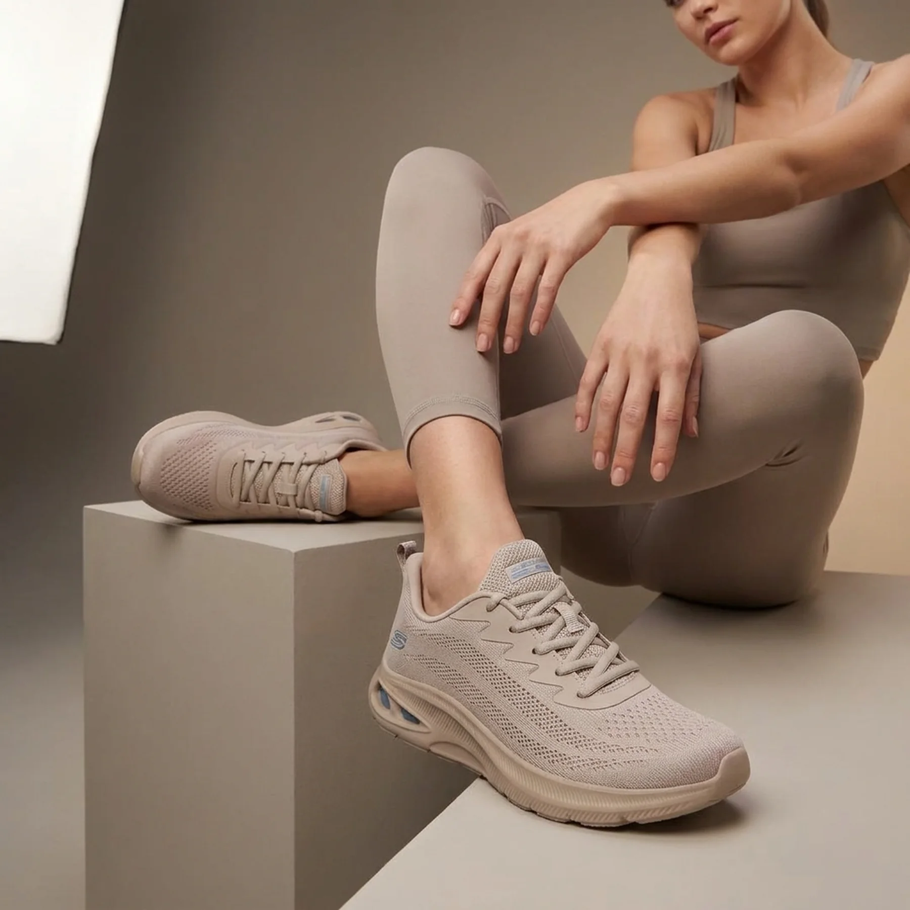 Кросівки Skechers BOBS Unity Sleek Tan