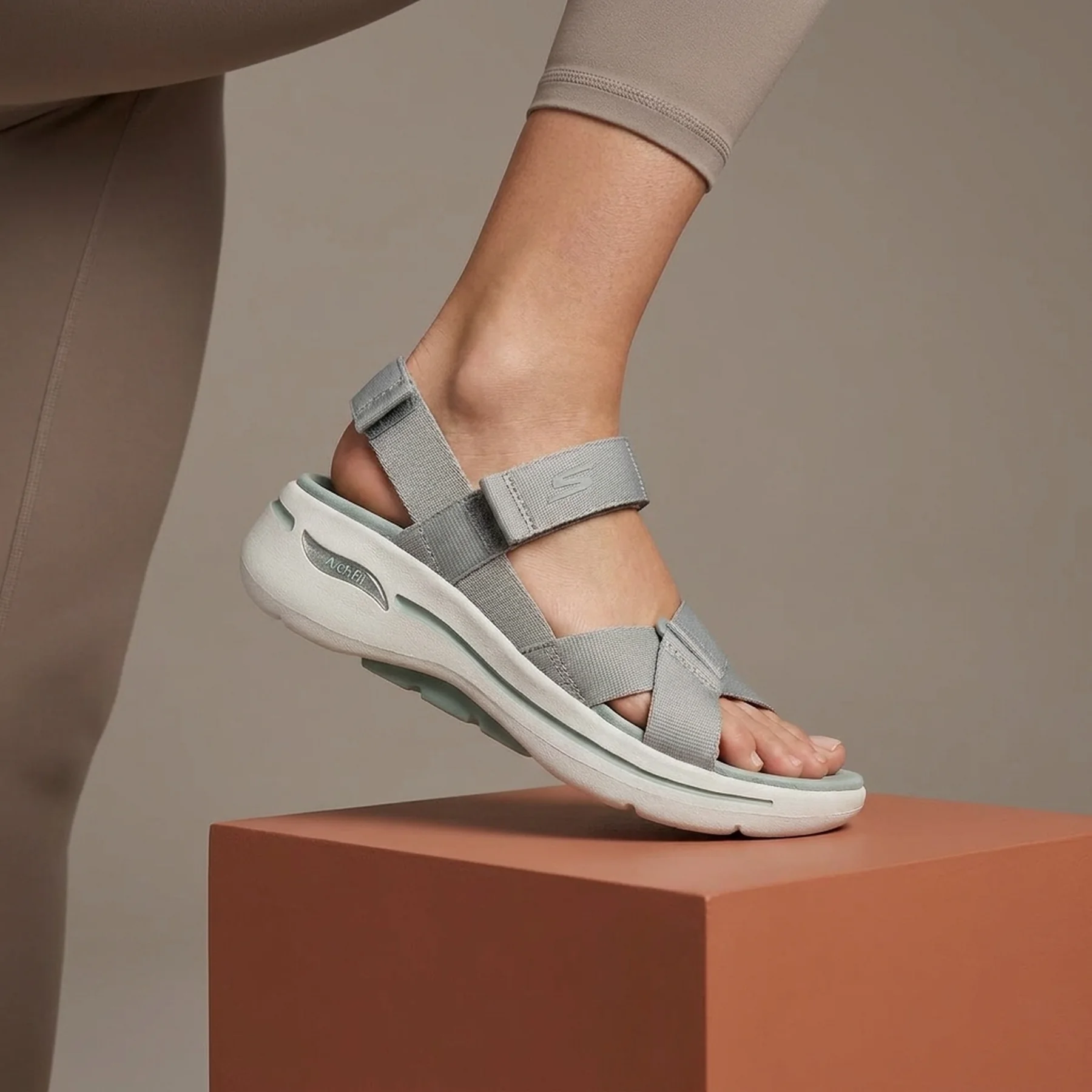 Кросівки Skechers Go Walk Arch Fit Sage