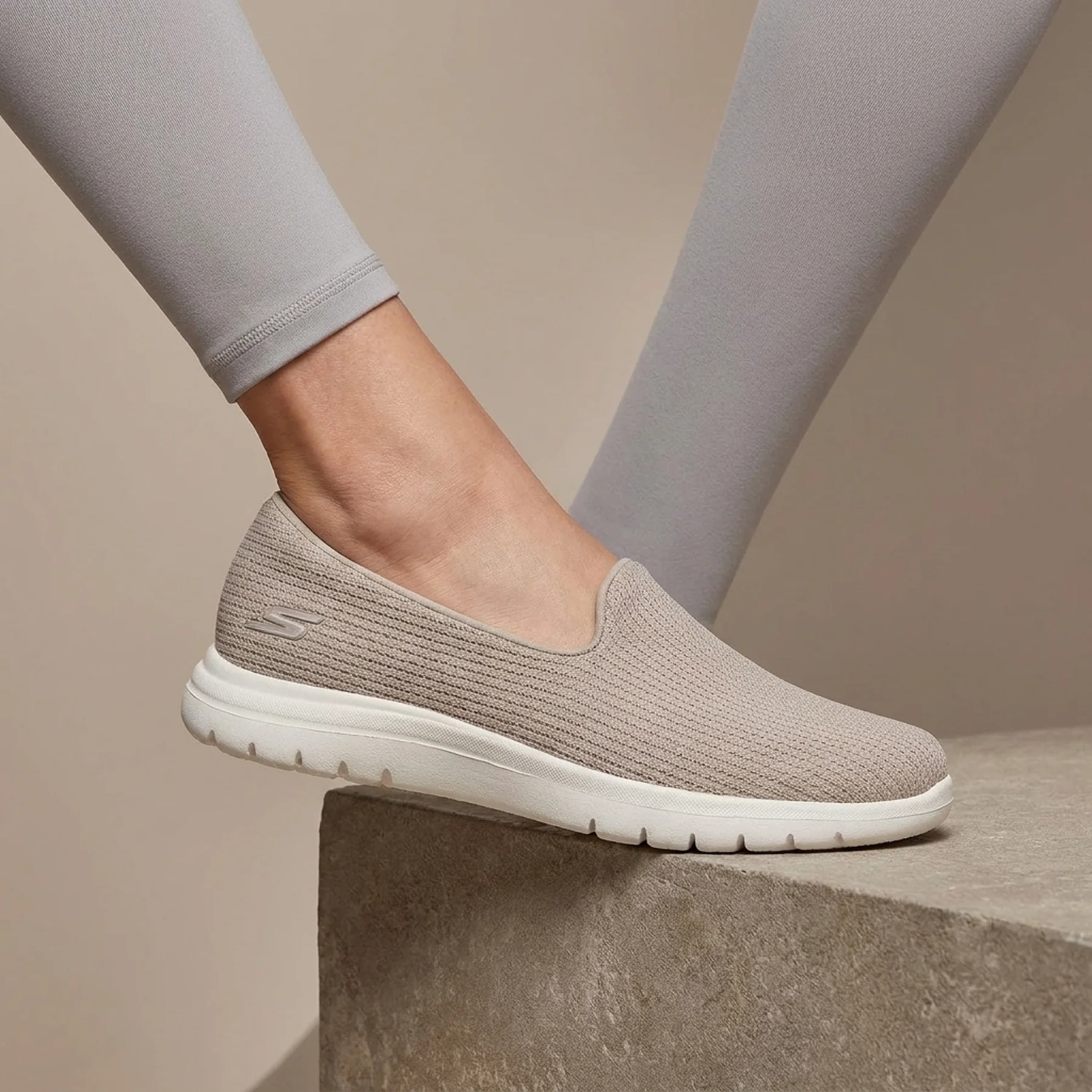Кросівки Skechers On The Go Flex Aspire Taupe