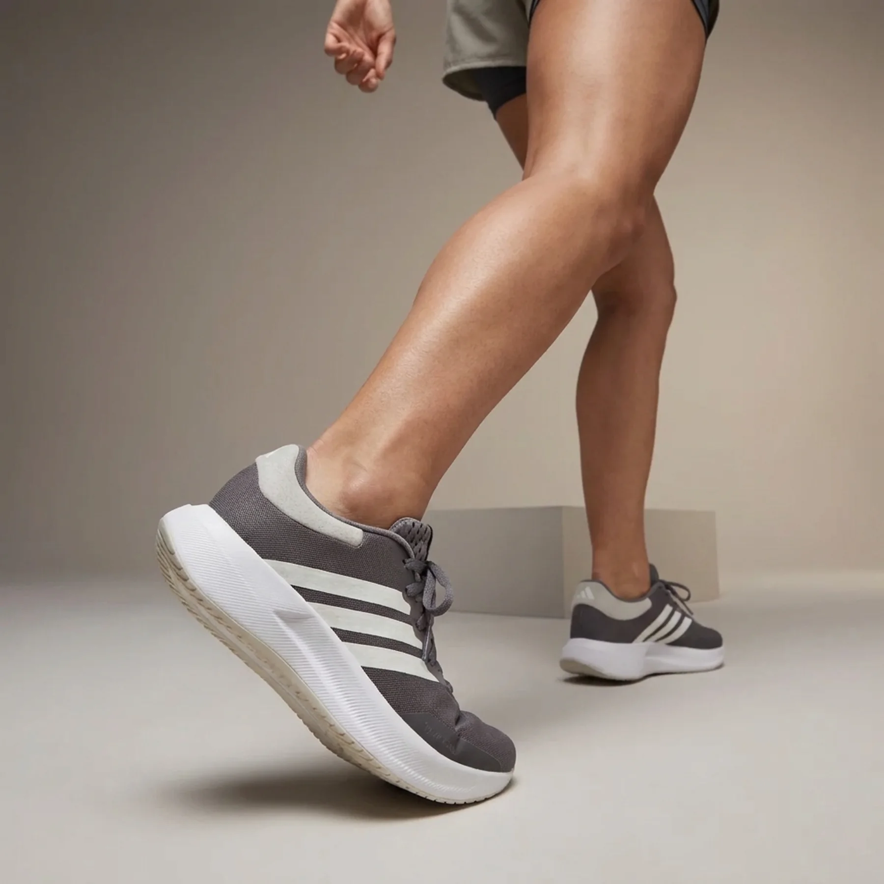 Кросівки TREADMOVE JQ9773 Adidas 7,5 (41,5) Сірий