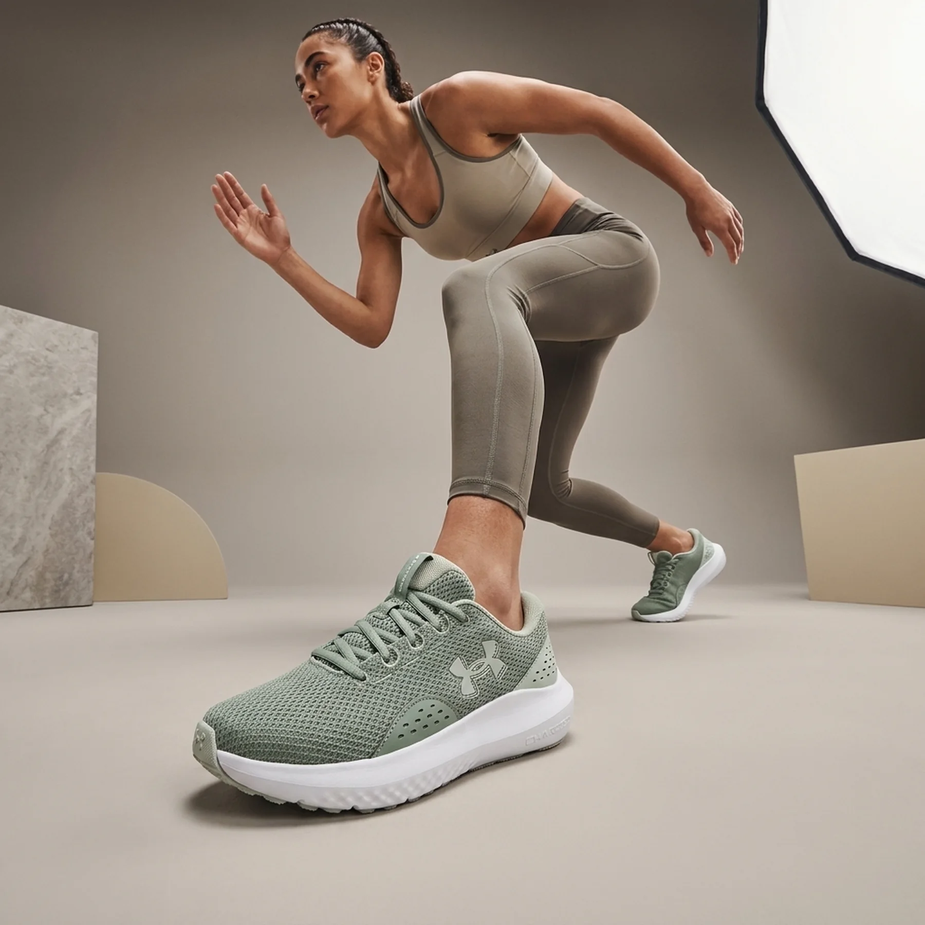 Кросівки UA W Charged Surge 4 3027007-348 Under Armour 6 (36,5) Зелений