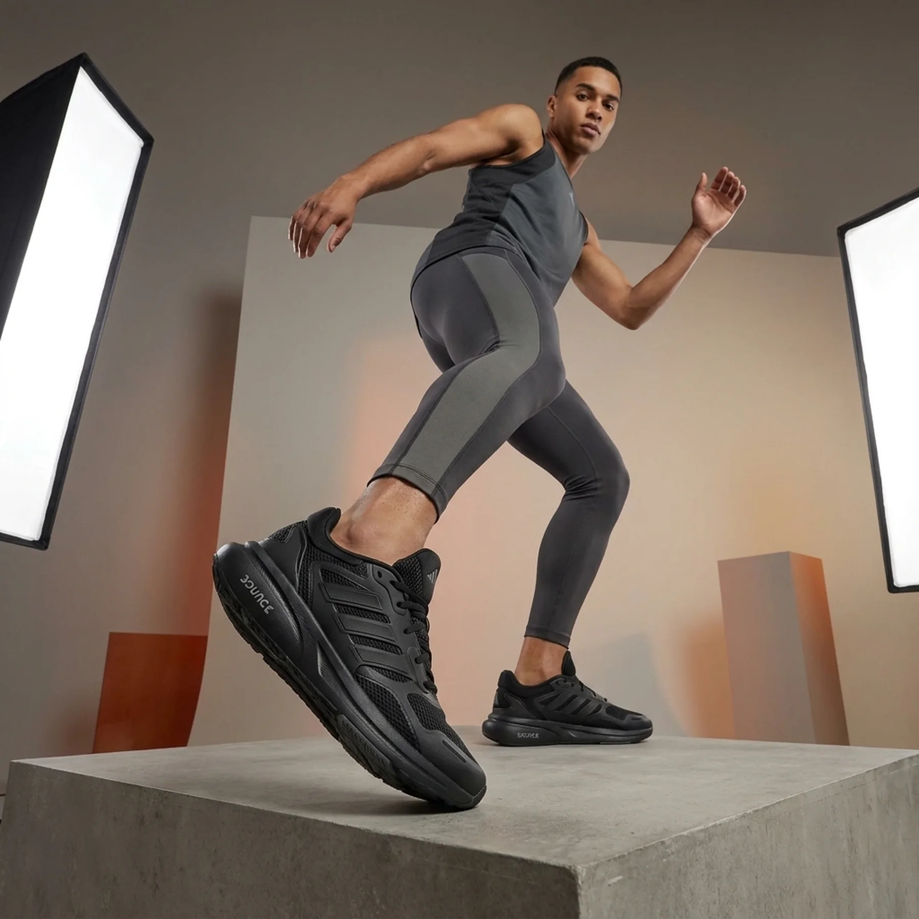 Кросівки унісекс Adidas Avryn Shoes Black (IG2372)