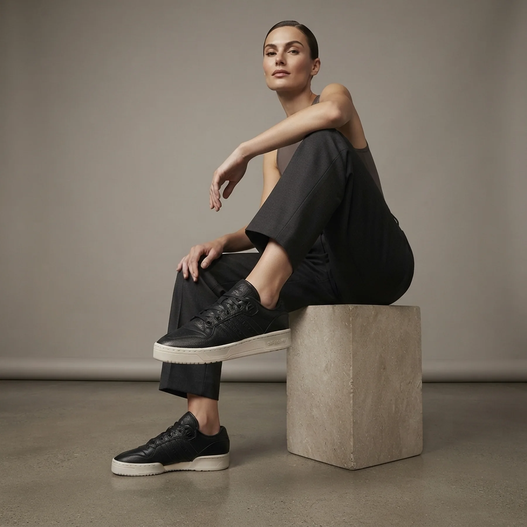 Кросівки унісекс Adidas Rivalry Lux Low Black (ID3950)