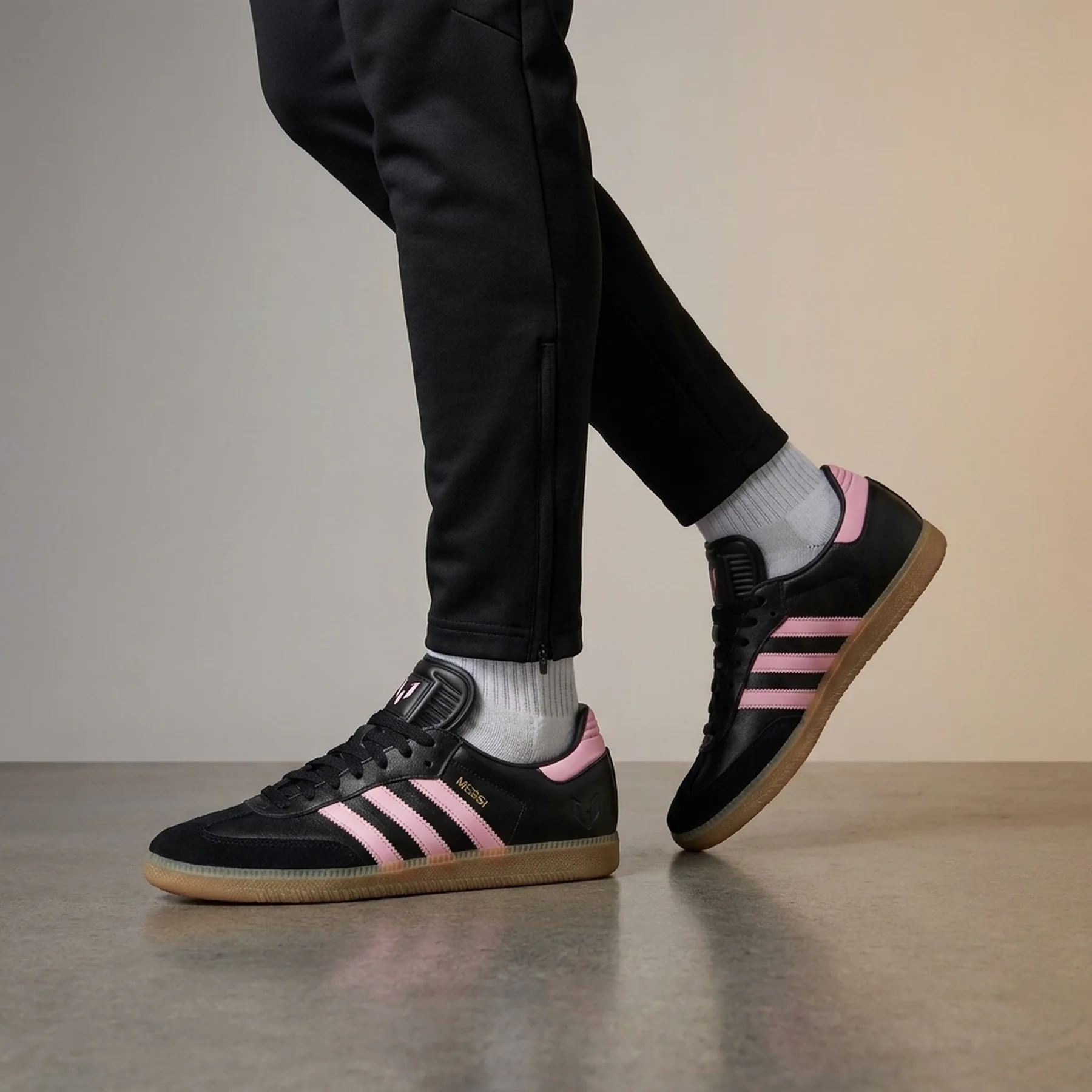 Кросівки унісекс Adidas Samba Messi Indoor (JP7845)