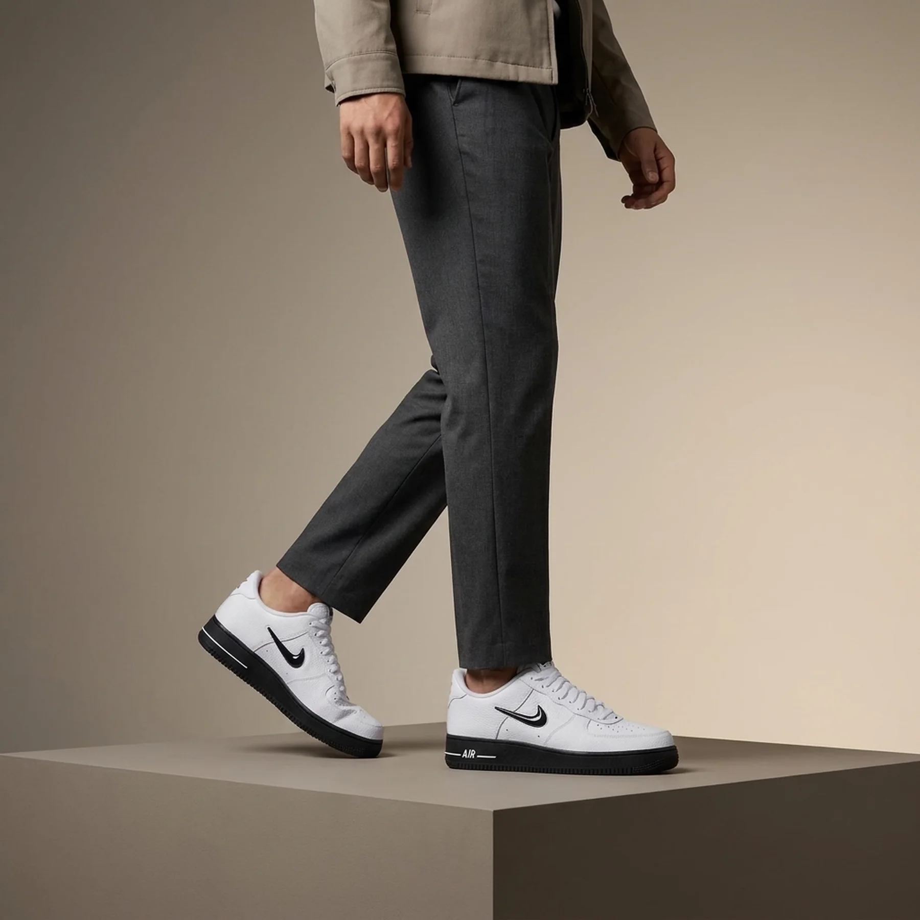 Кросівки унісекс Nike Air Force 1 07 (HQ3826-100)