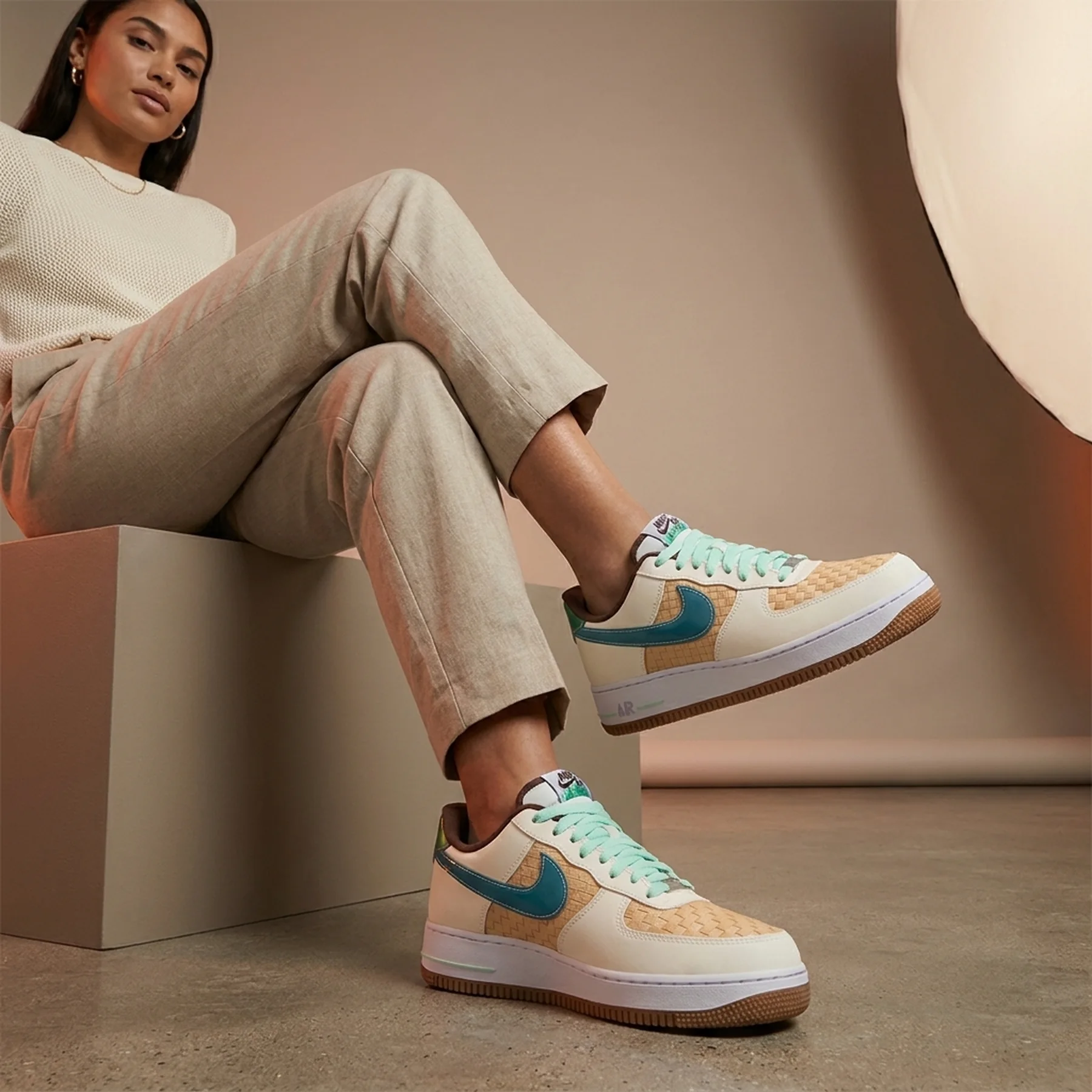 Кросівки унісекс Nike Air Force 1 Retro Qs (IB5722-100)
