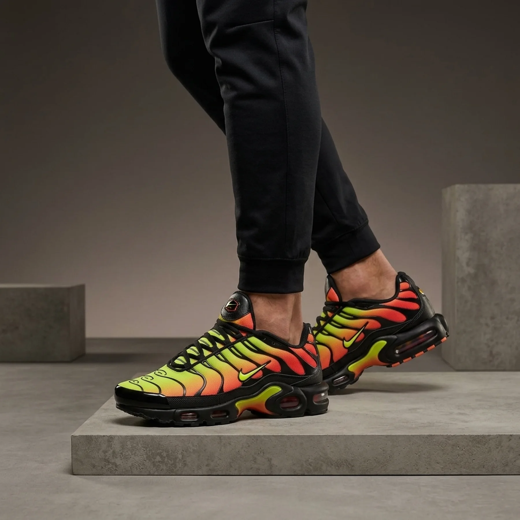 Кросівки унісекс Nike Air Max Plus (AQ9979-001)