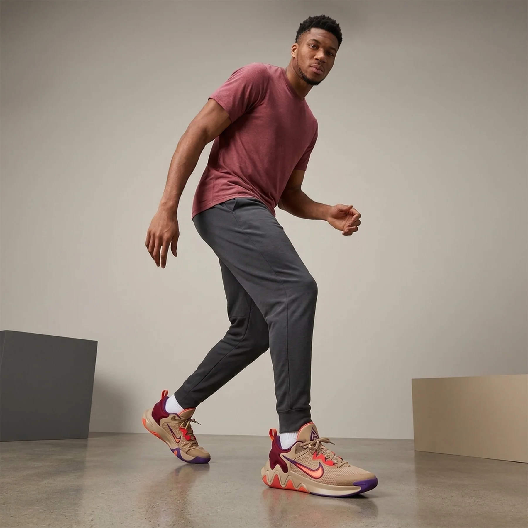 Кросівки унісекс Nike Giannis Immortality 3 (DZ7533-200)