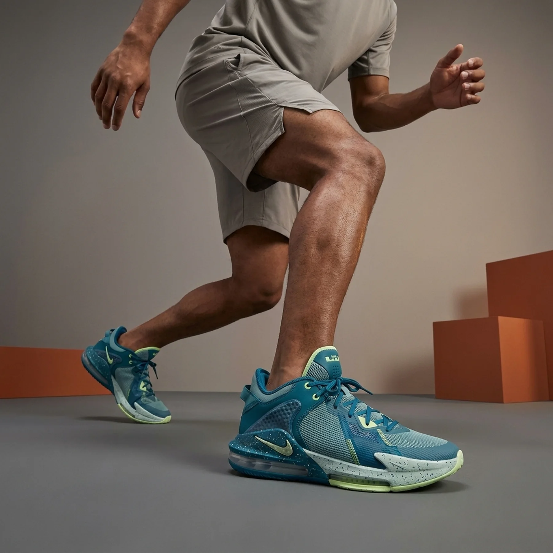 Кросівки унісекс Nike Lebron Witness 8 Blue (FB2239-402)