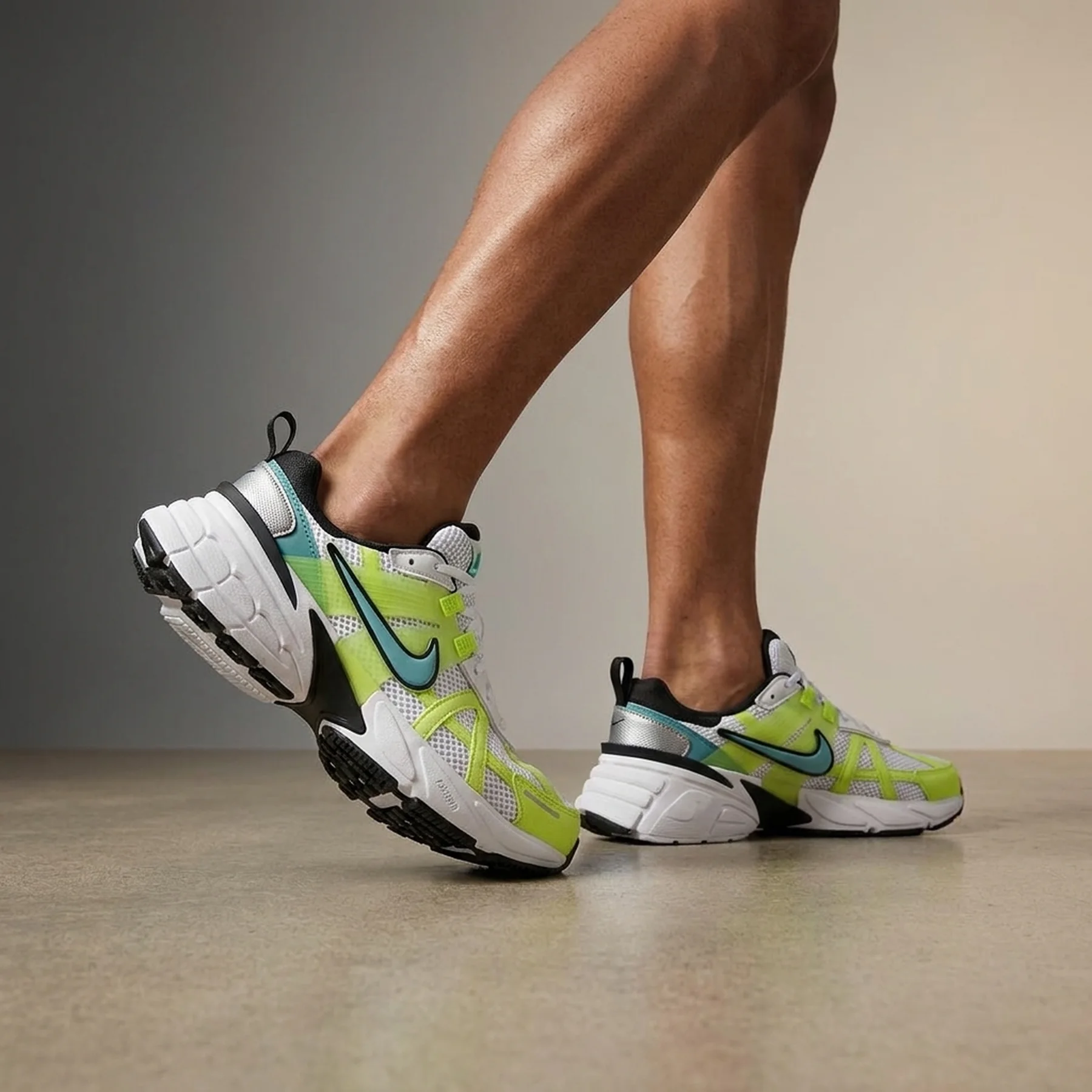 Кросівки унісекс Nike V2k Run (HJ9568-100)
