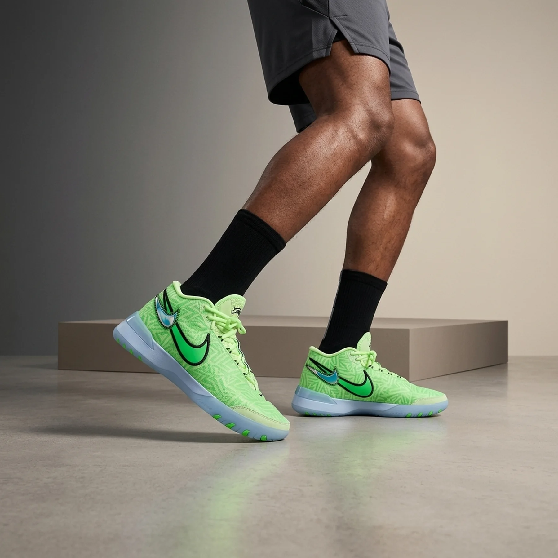 Кросівки унісекс Nike Zoom Lebron Nxxt Genisus (HF0712-700)