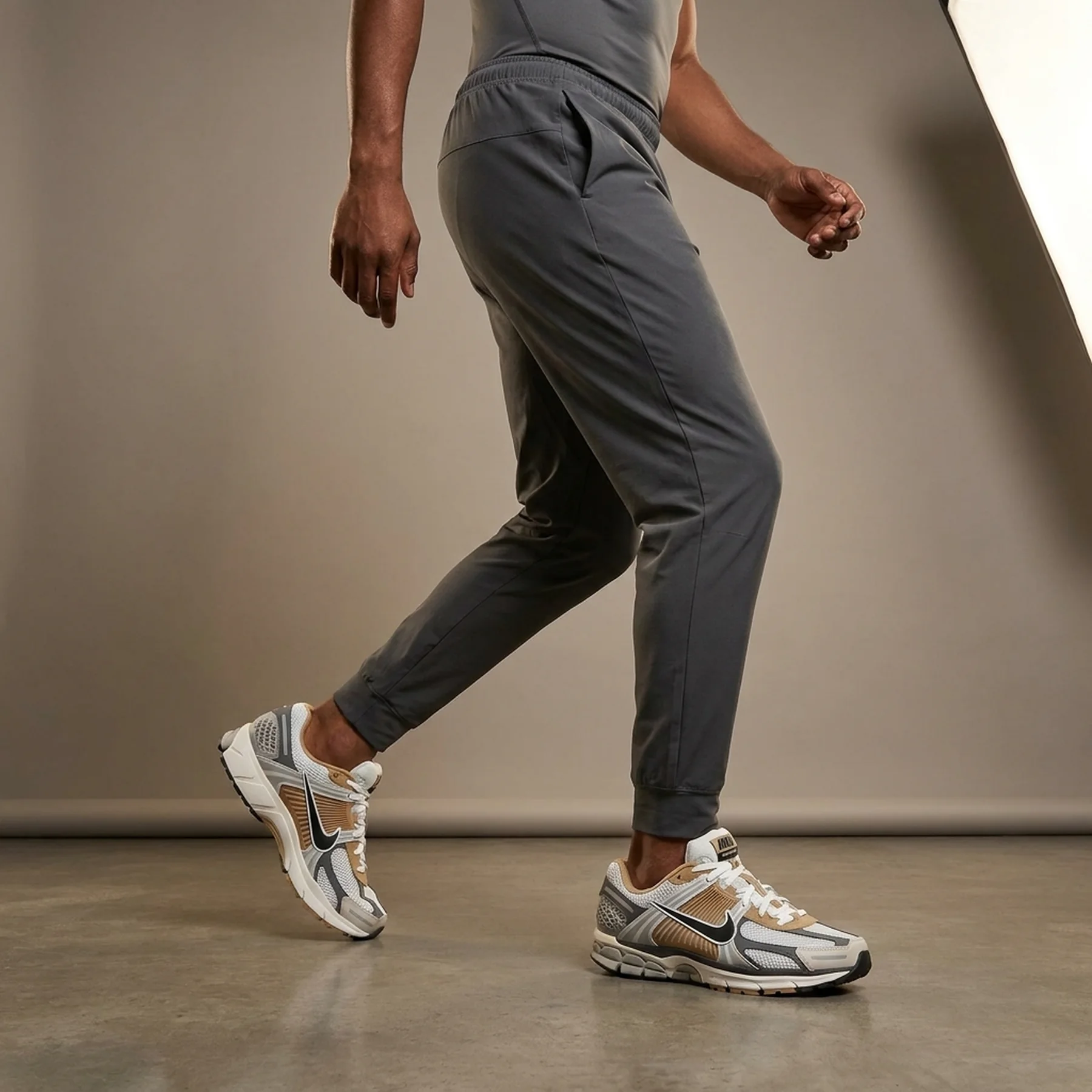 Кросівки унісекс Nike Zoom Vomero 5 (FJ4151-006)