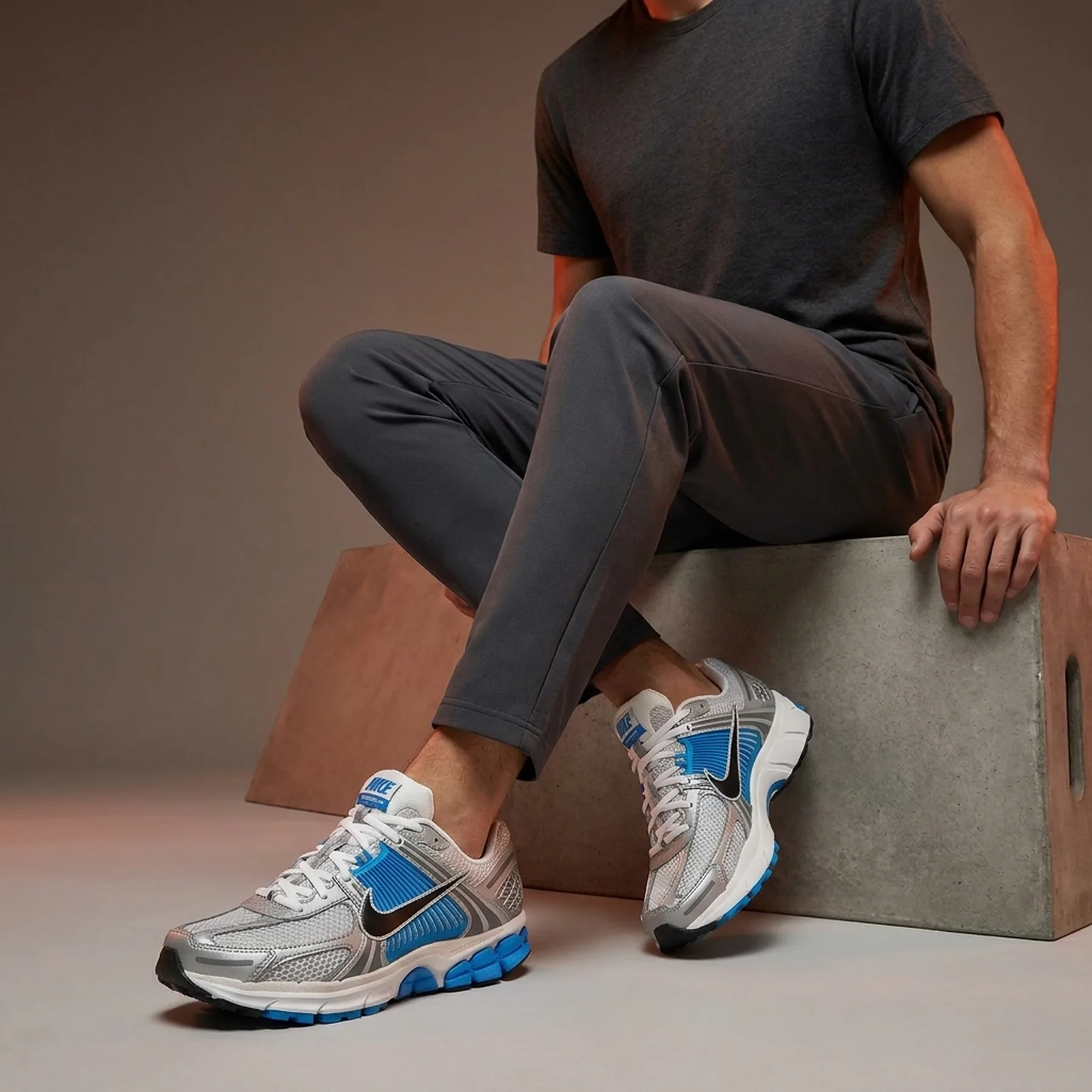 Кросівки унісекс Nike Zoom Vomero 5 (FJ4151-100)