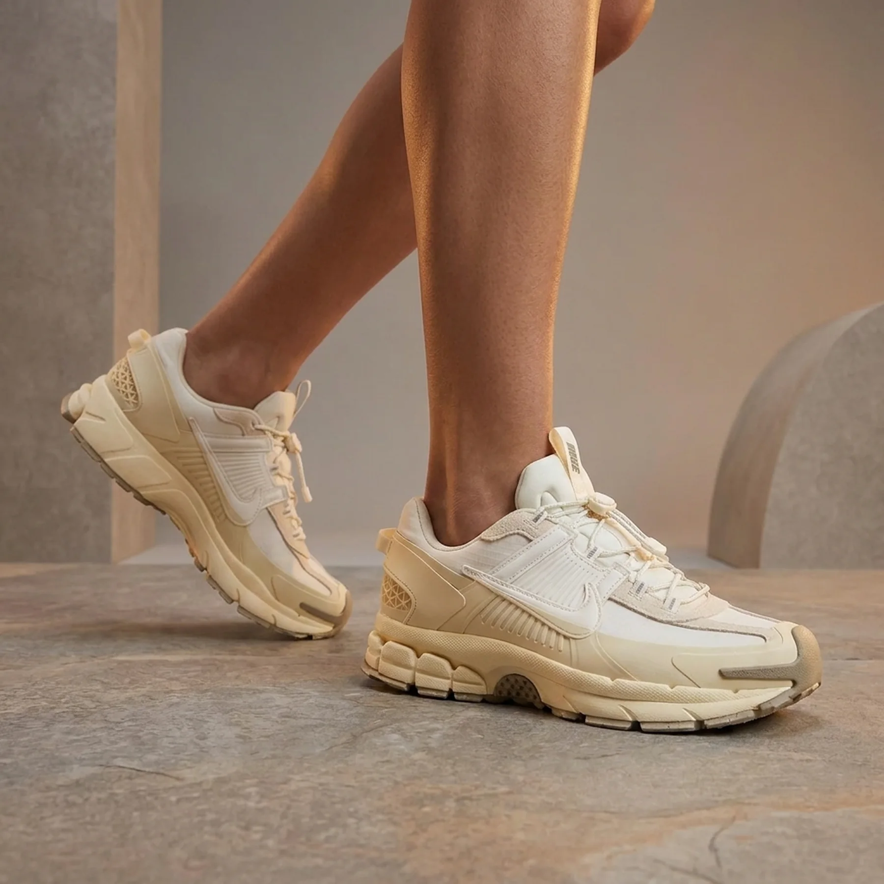 Кросівки унісекс Nike Zoom Vomero Roam (FV2295-101)