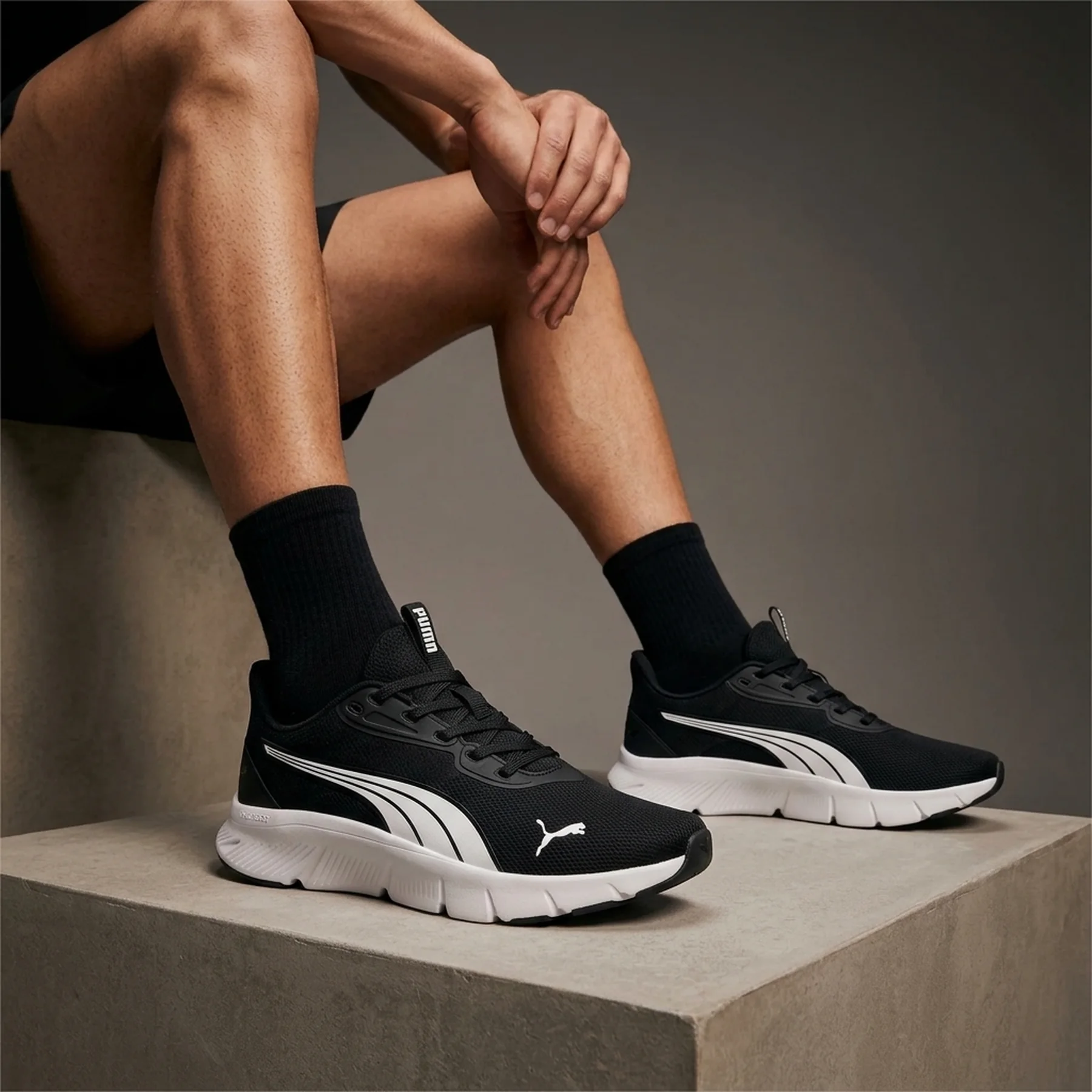 Кросівки Unisex FlexFocus Lite Modern 31009301 Puma 10 (44,5) Чорний