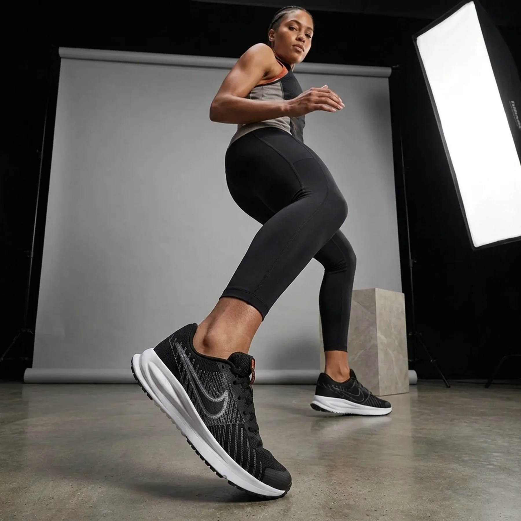 Кросівки W NIKE RUN DEFY HM9593-002 Nike 5 (35,5) Чорний