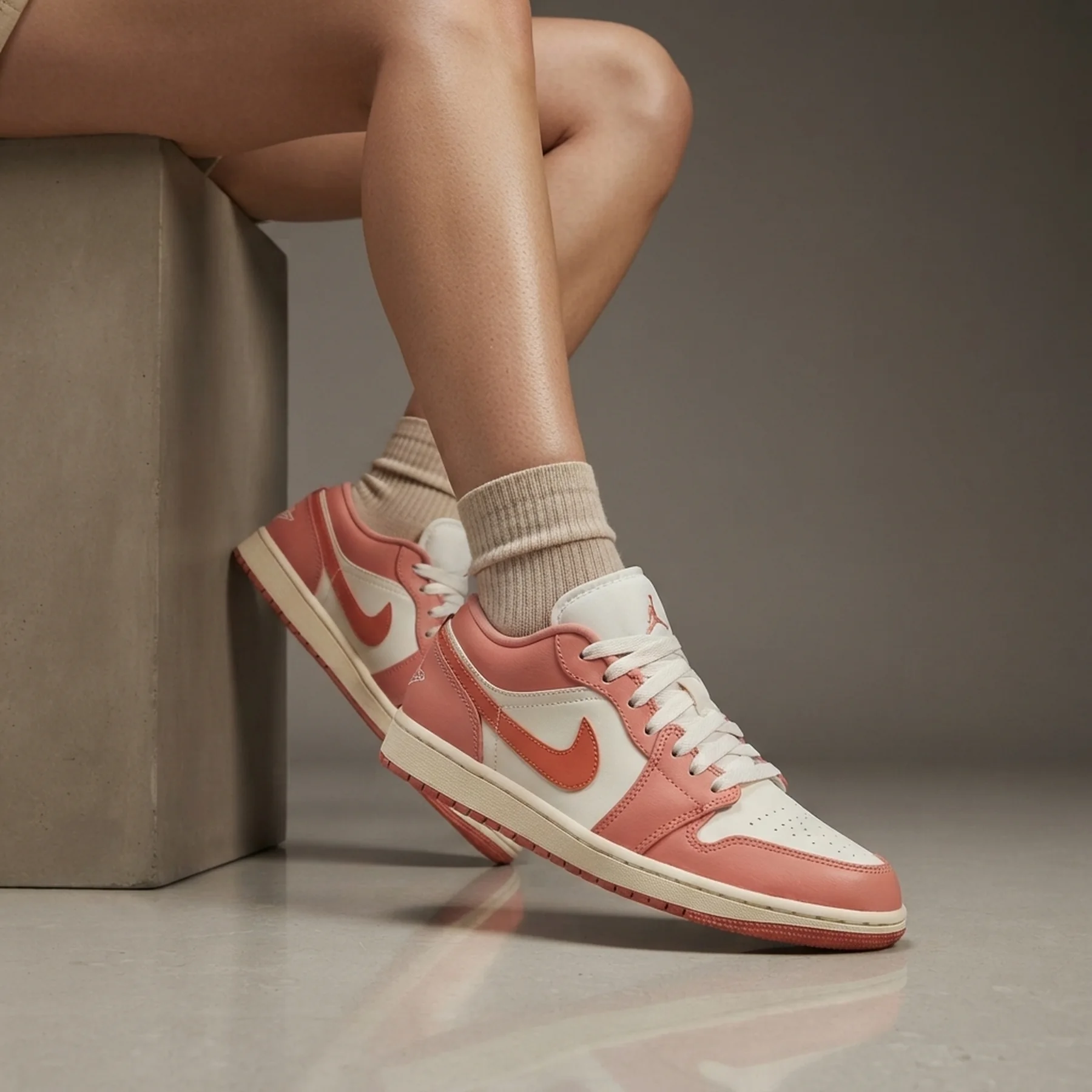 Кросівки Wmns Air Jordan 1 Low DC0774-180