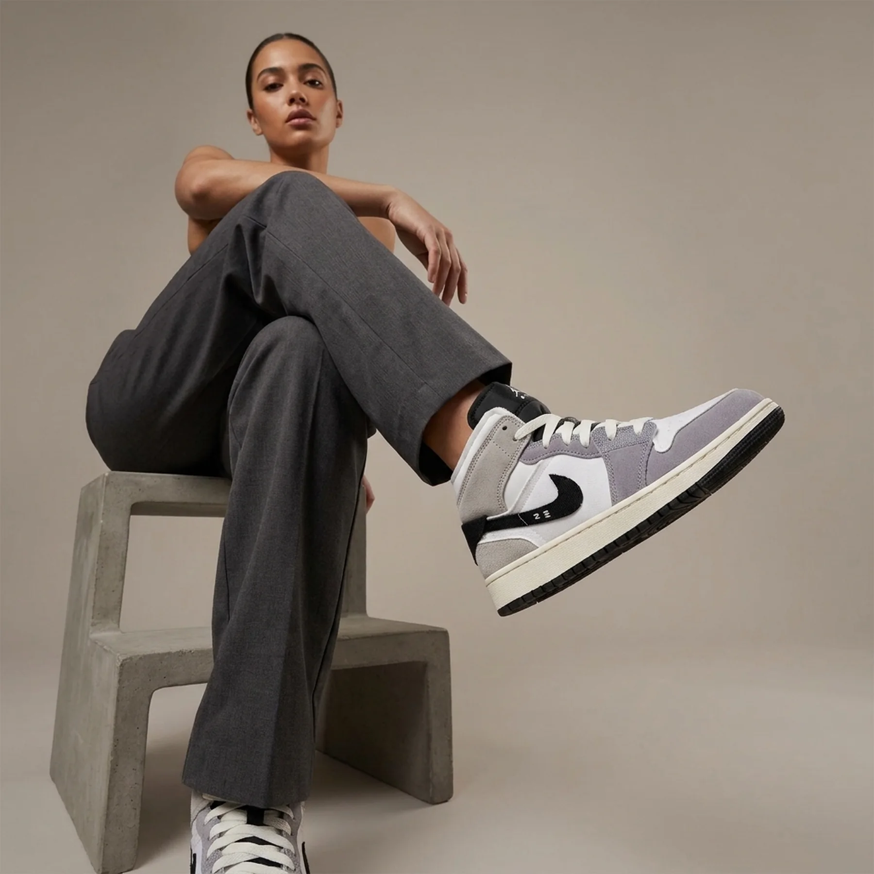 Кросівки wmns jordan 1 mid