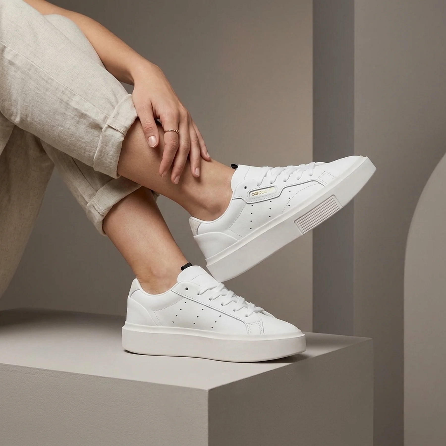 Кросівки жіночі Adidas Originals Sleek Super (EF8858)