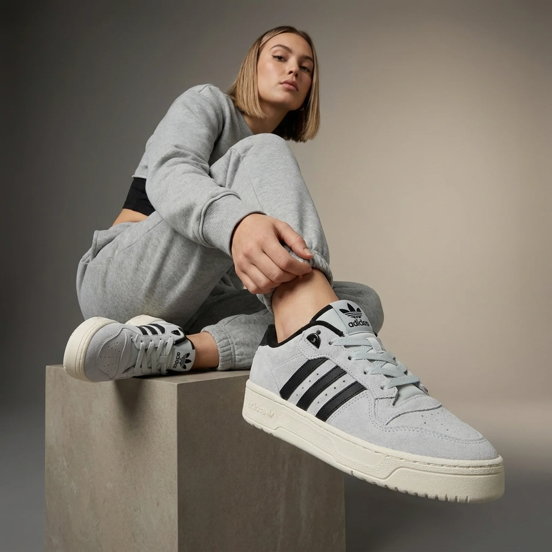 Кросівки жіночі Adidas Rivalry Low J (IG5164)