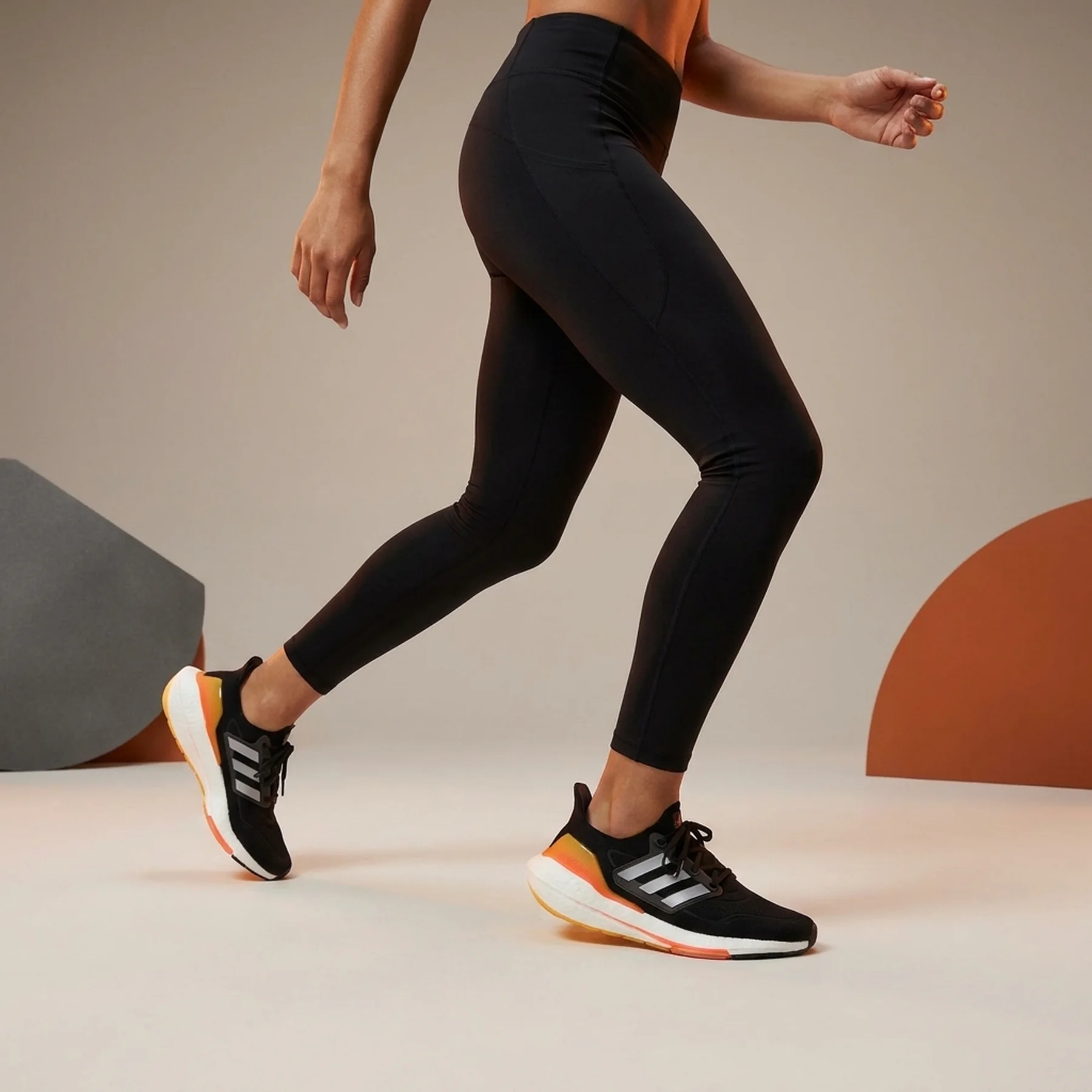 Кросівки жіночі Adidas Ultraboost 22 Heat (GX8059)