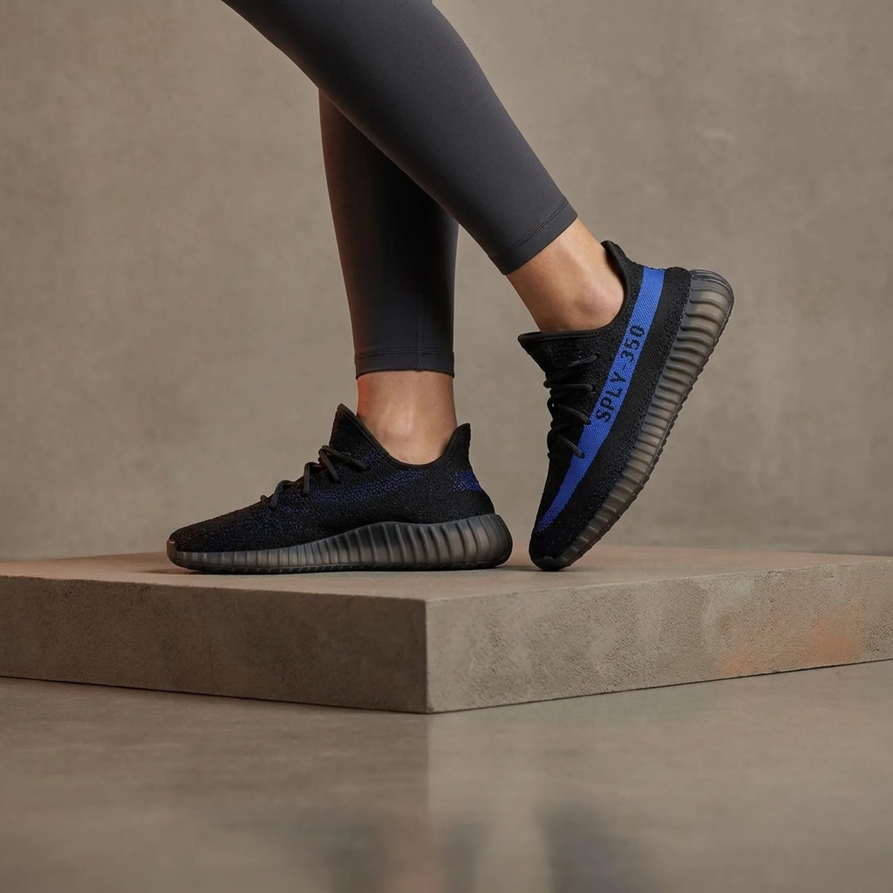 Кросівки жіночі Adidas Yeezy 350 V2 (GY7164)