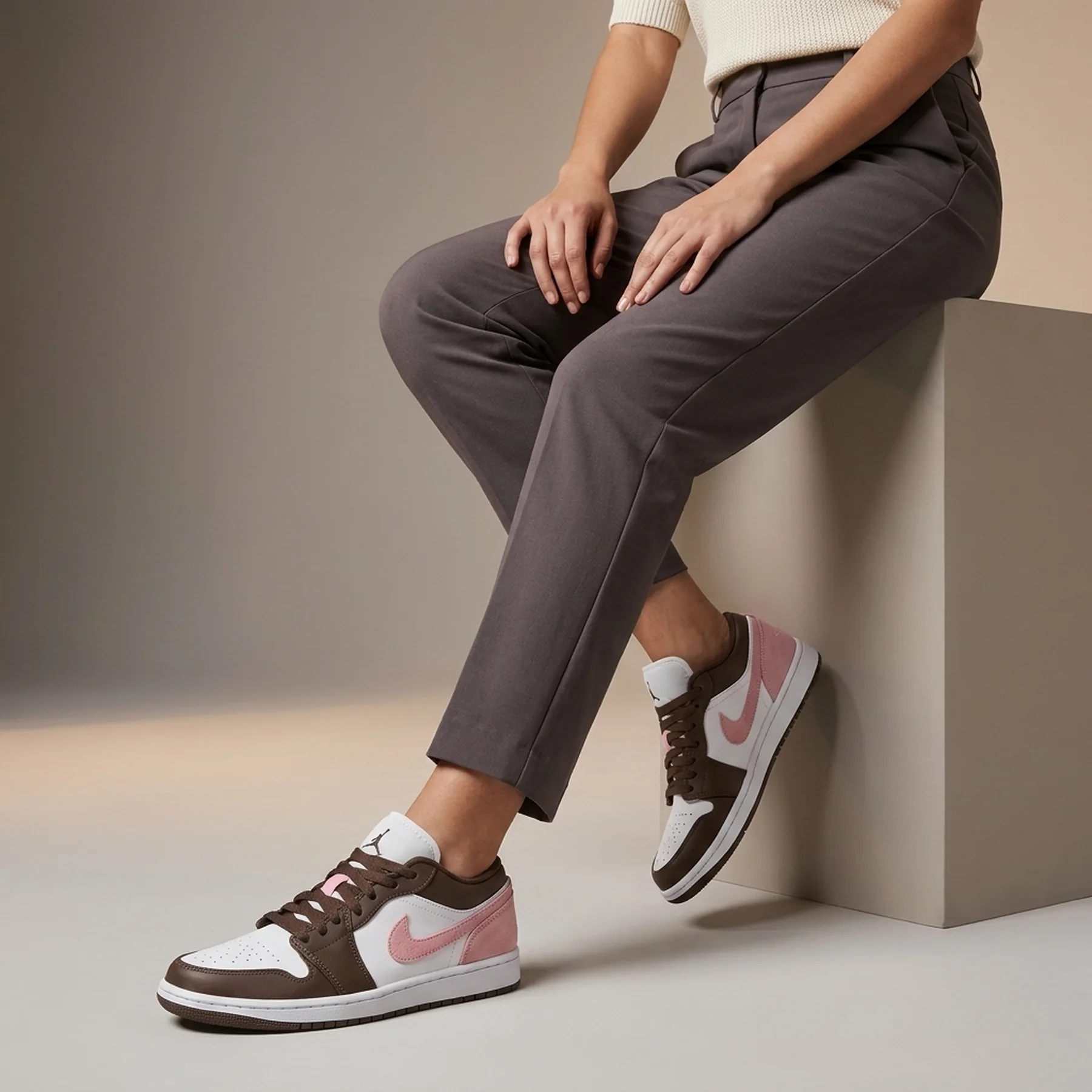 Кросівки жіночі Air Jordan 1 Low 'Brown/Pink'