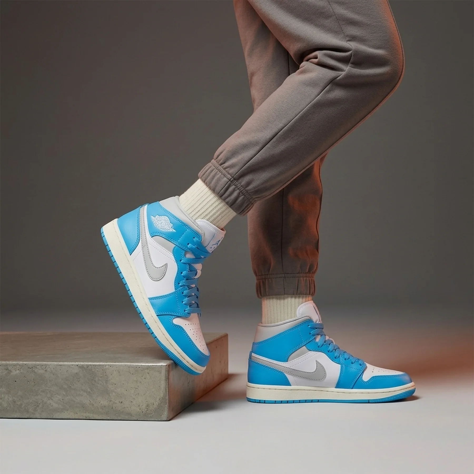 Кросівки жіночі Jordan Air 1 Mid (BQ6472-400)