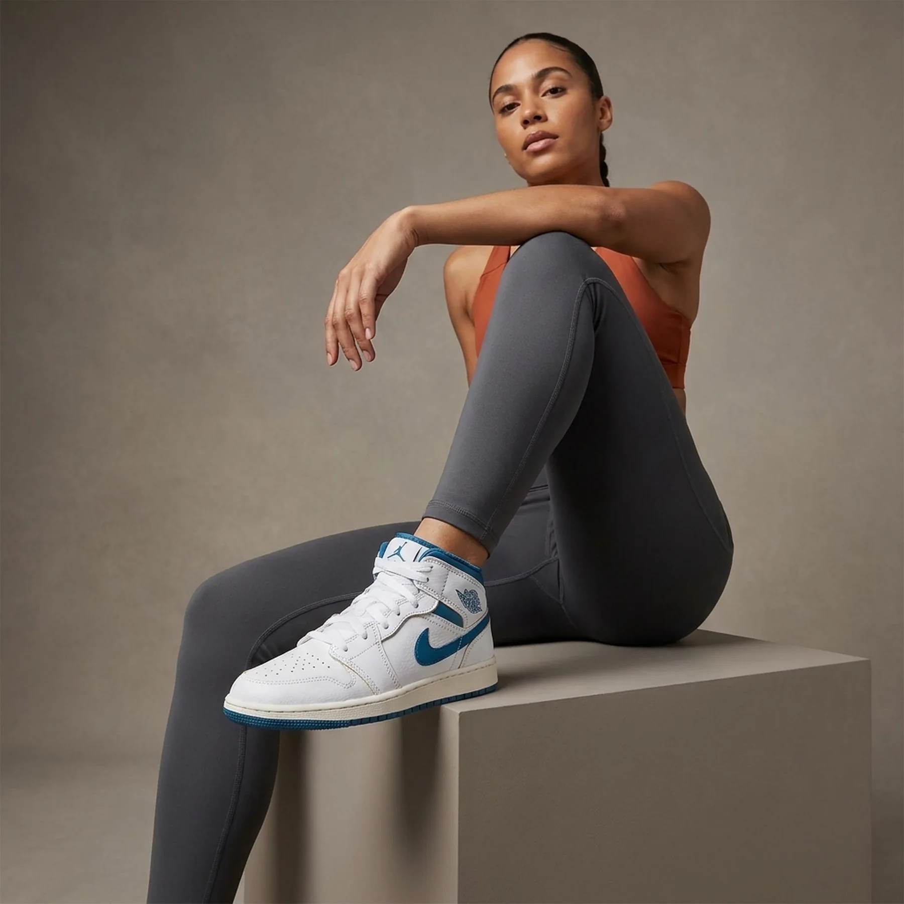 Кросівки жіночі Jordan Air 1 Mid Se Gs White (FN7432-141)