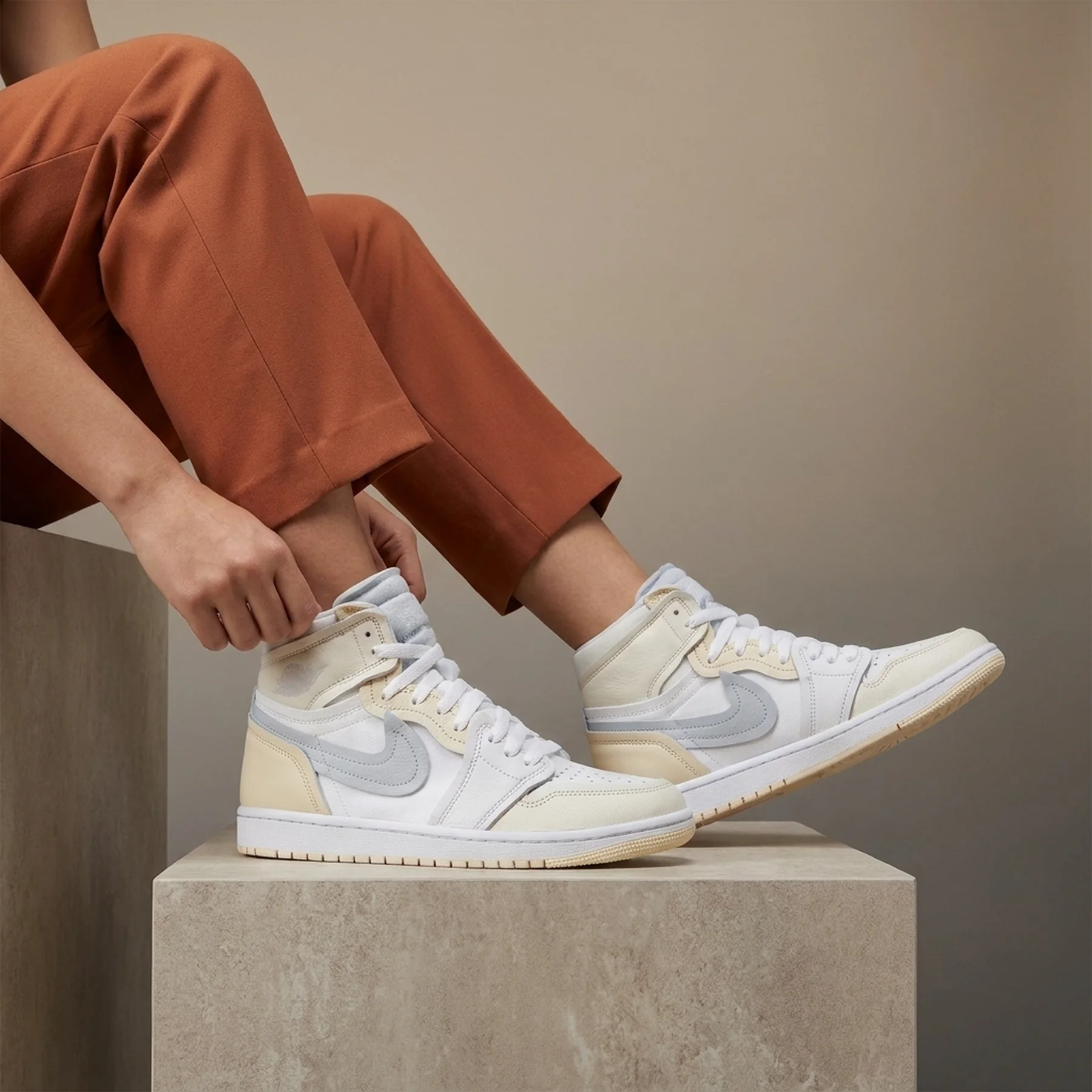 Кросівки жіночі Jordan Air 1 Mm High (FB9891-100)