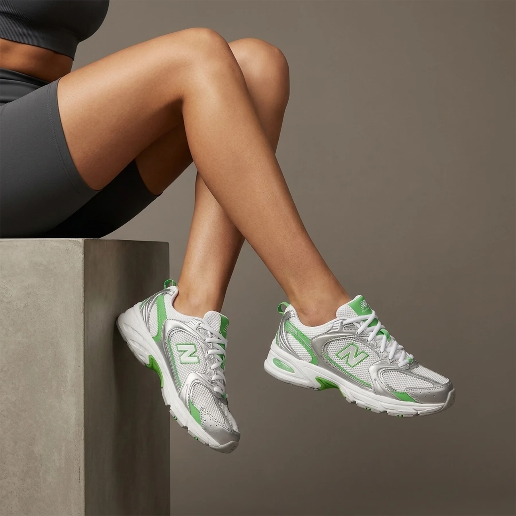Кросівки жіночі New Balance 530 White/Green (U530APL)