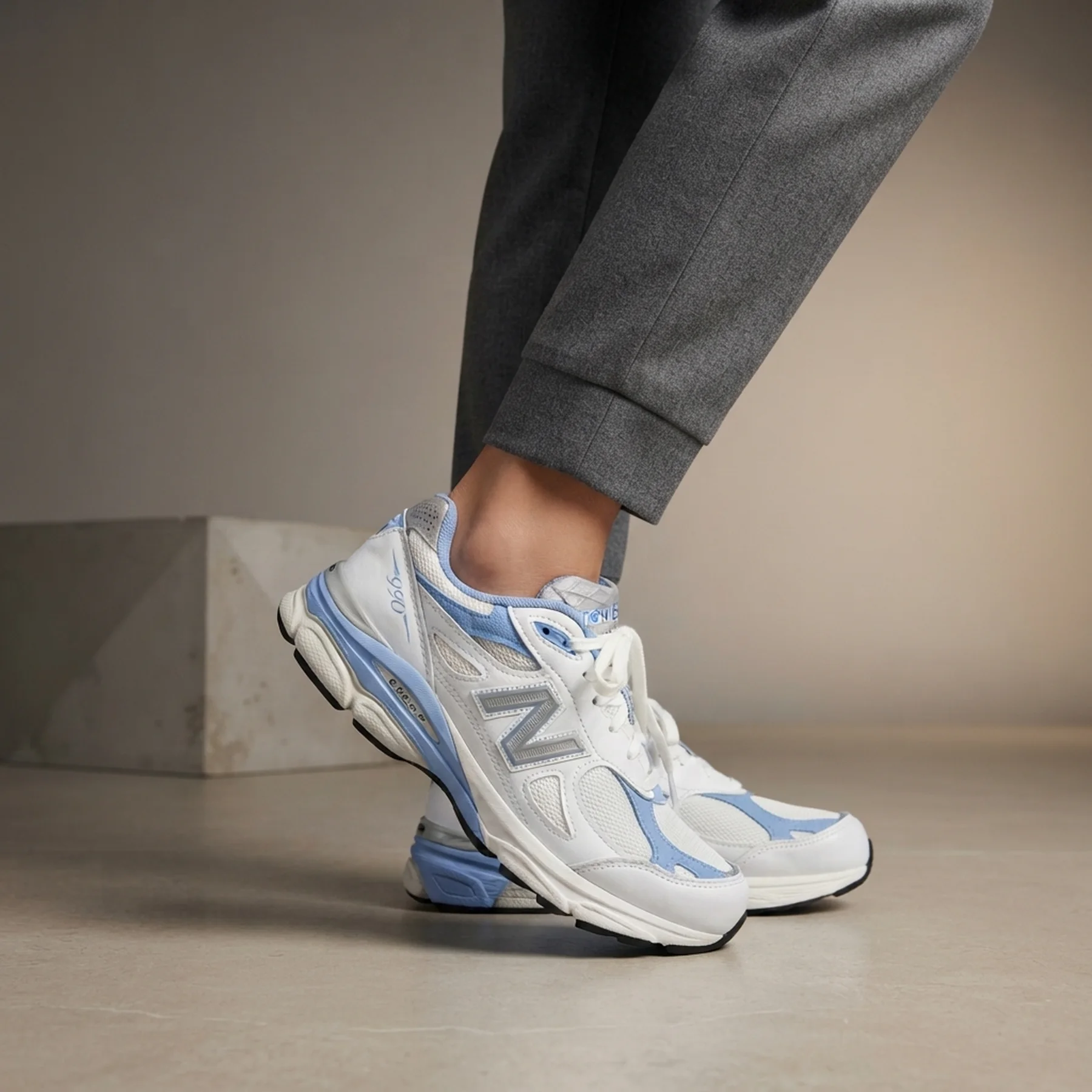 Кросівки жіночі New Balance 990V3 (W990WB3)