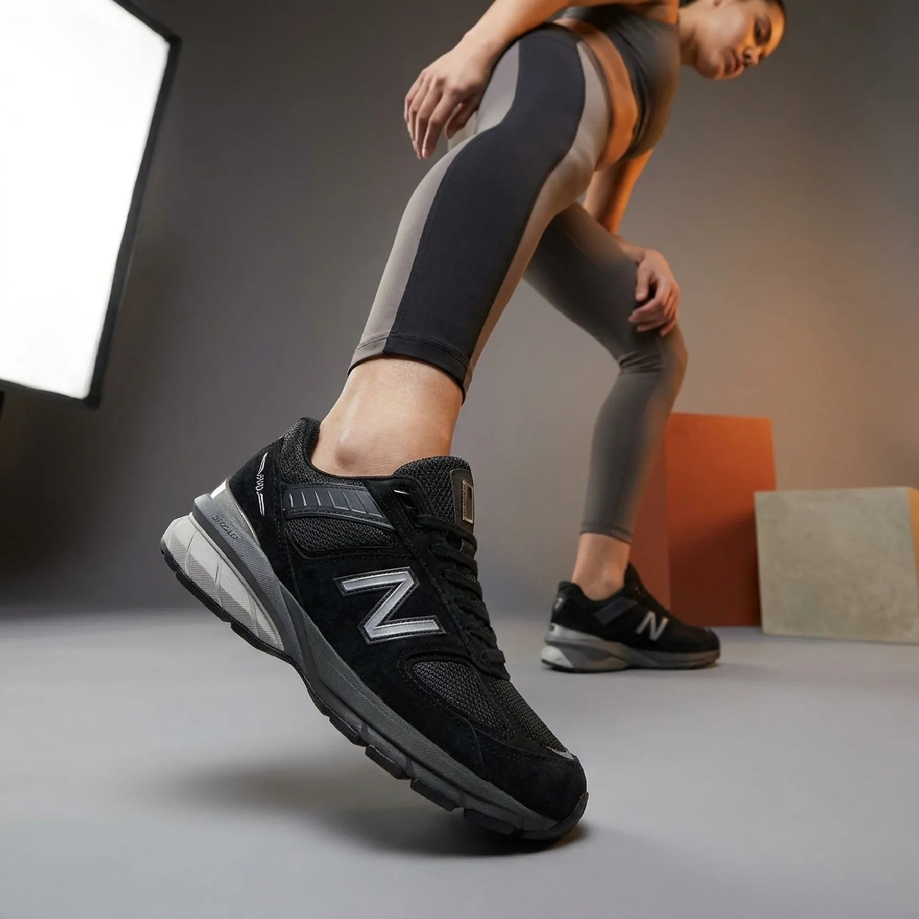 Кросівки жіночі New Balance 990V5 (W990BK5)