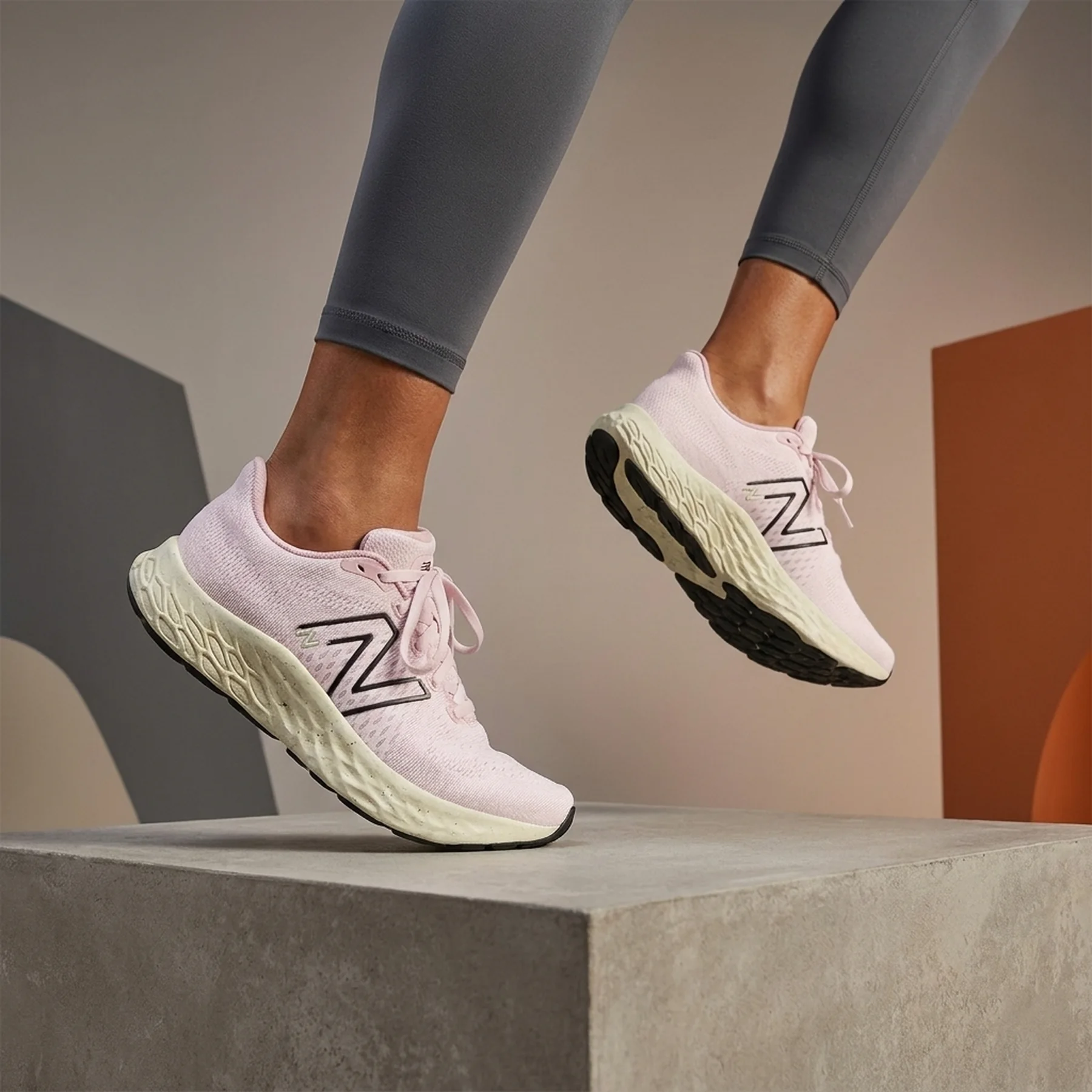 Кросівки жіночі New Balance Fresh Foam Evoz V3 Pink (WEVOZCP3)