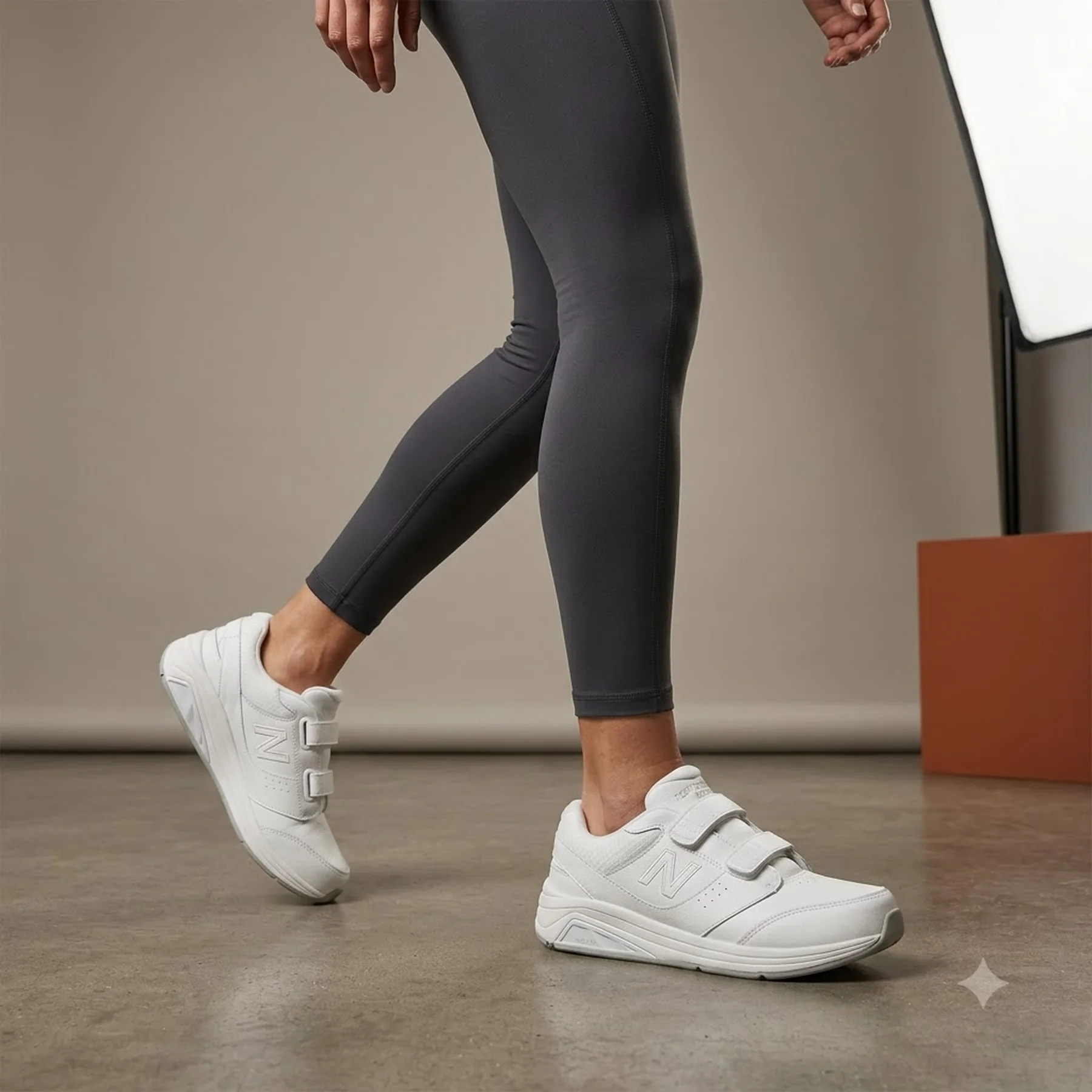 Кросівки жіночі New Balance Hook And Loop Leather 928V3 (WW928HW3)