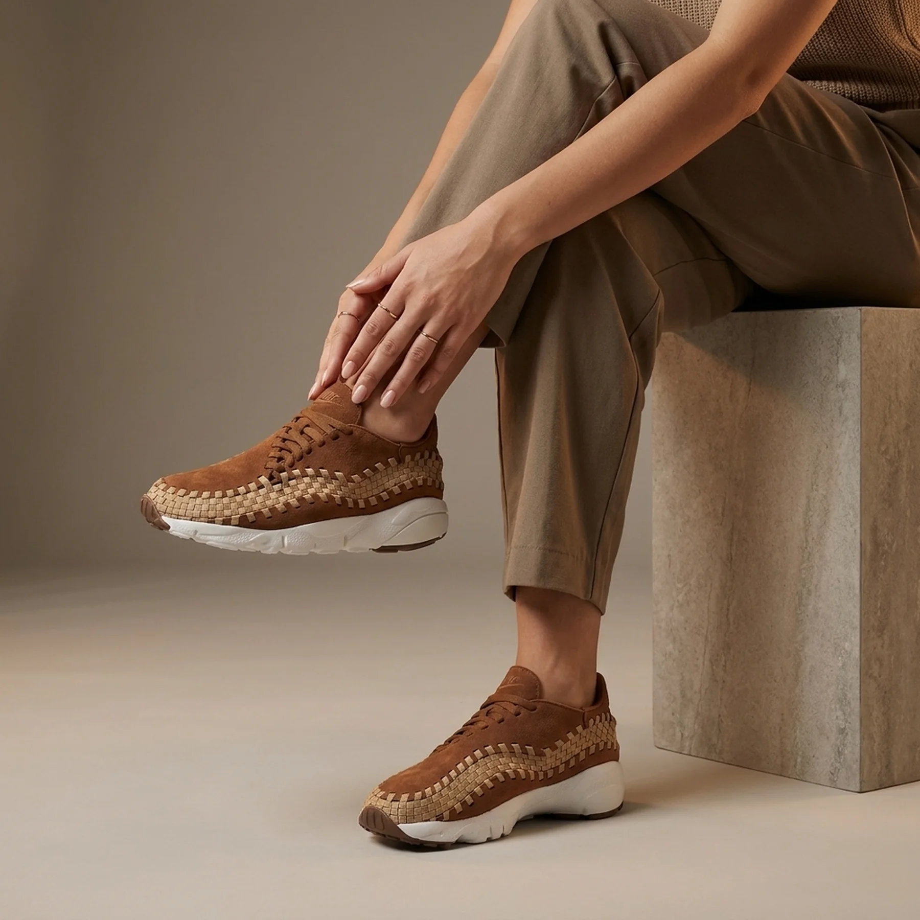 Кросівки жіночі Nike Air Footscape Woven W (FB1959-200)